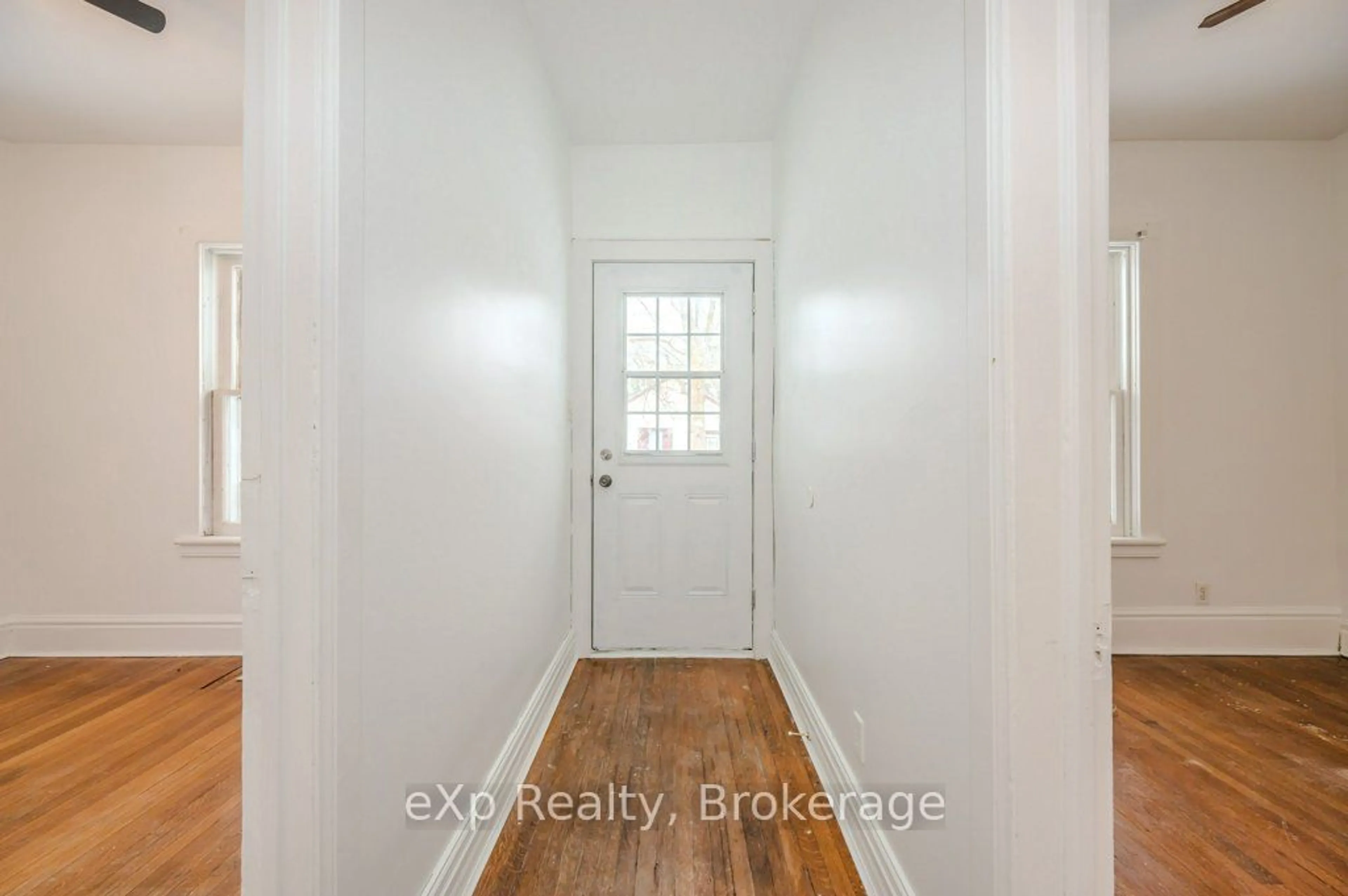 Indoor entryway for 80 St Arnaud St, Guelph Ontario N1H 5V7