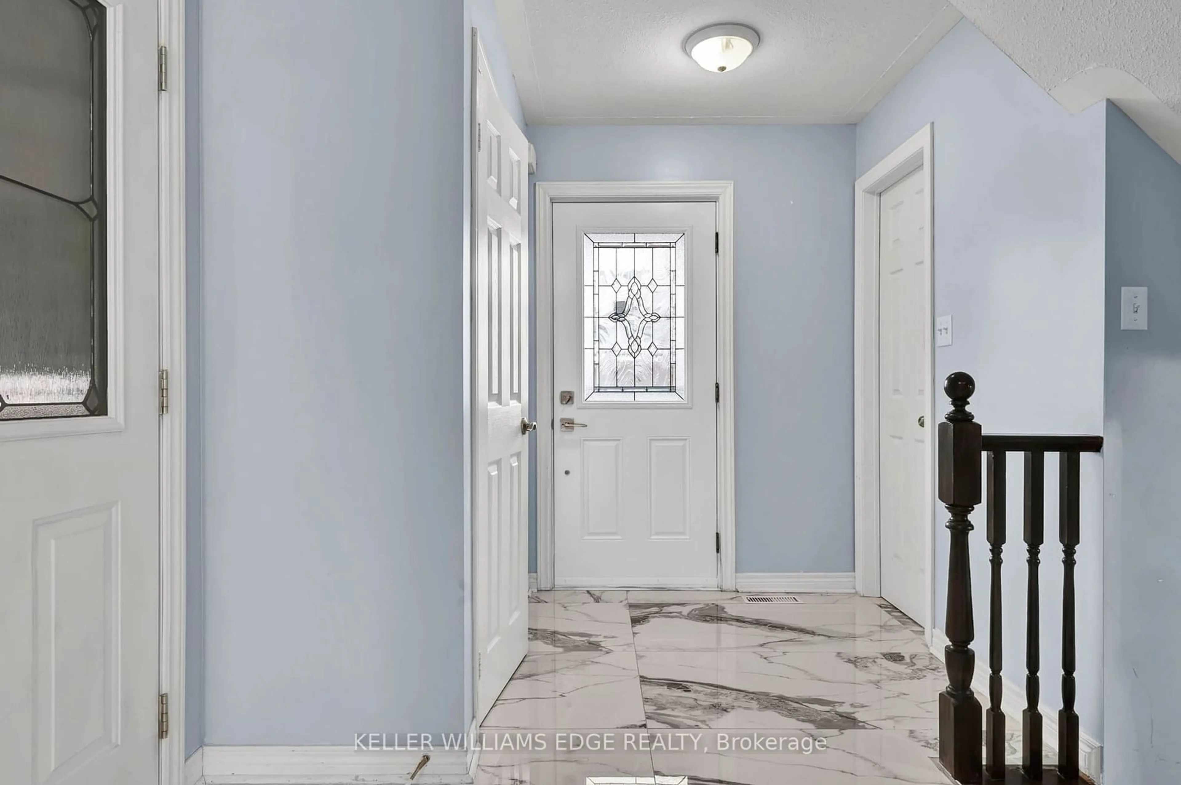 Indoor entryway for 91 Young Cres, Niagara-on-the-Lake Ontario L0S 1J0