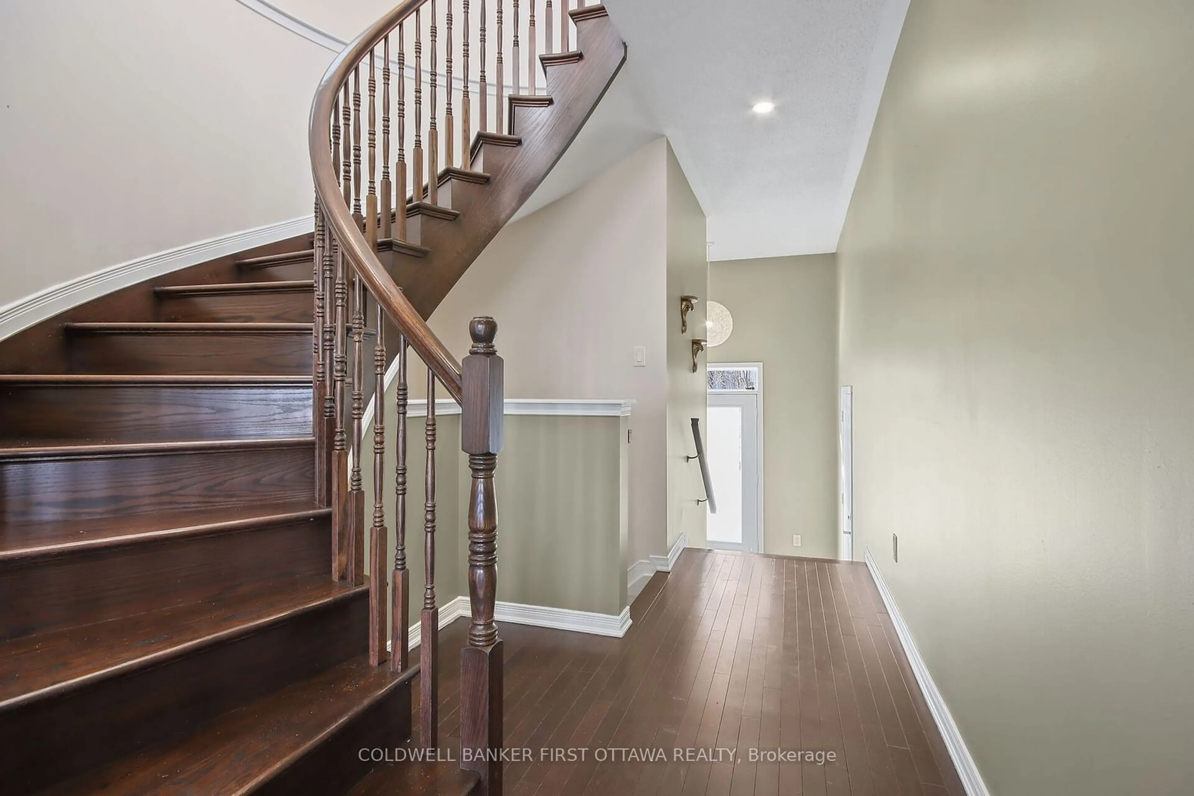 Indoor foyer for 559 Radiant Private Pt, Kanata Ontario K2M 0M7