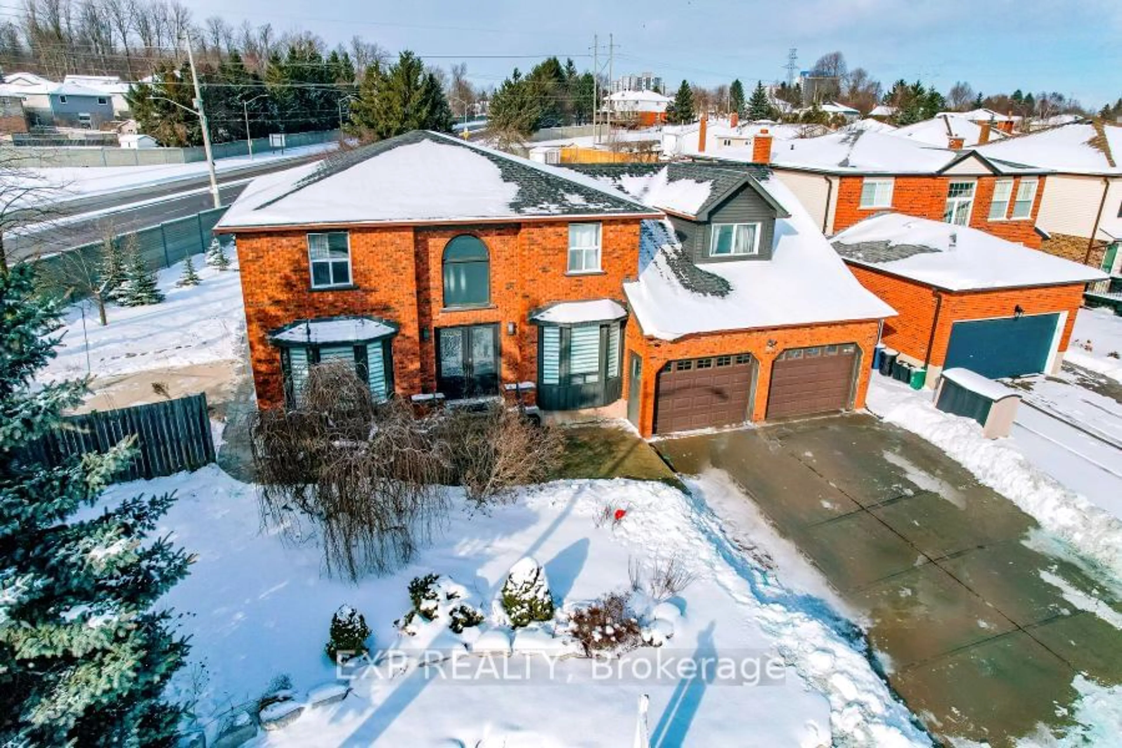 A pic from outside/outdoor area/front of a property/back of a property/a pic from drone, street for 256 Highview Dr, Kitchener Ontario N2N 2K7