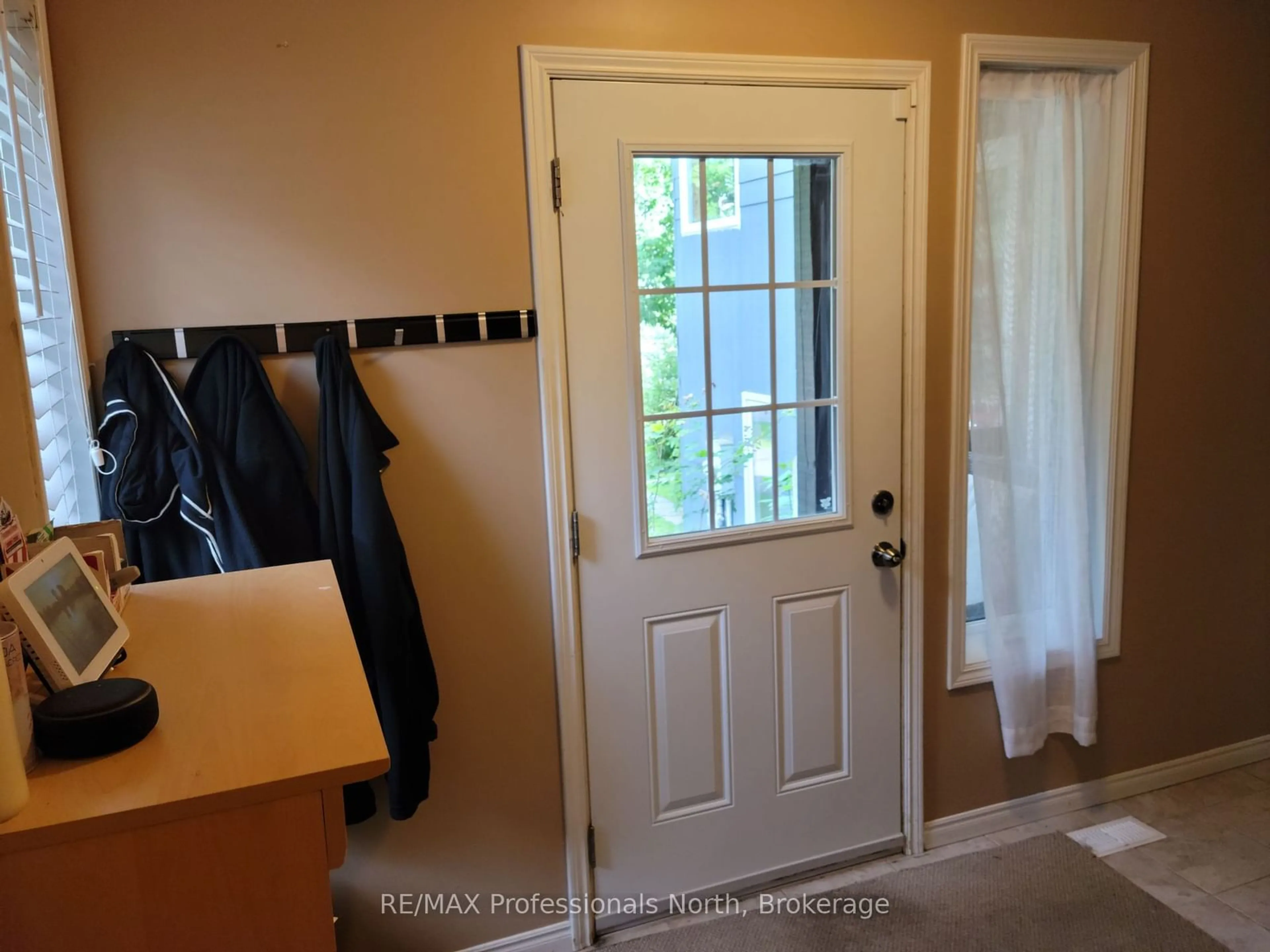 Indoor entryway for 1591 HIDDEN VALLEY Rd #20, Huntsville Ontario P1H 1A4