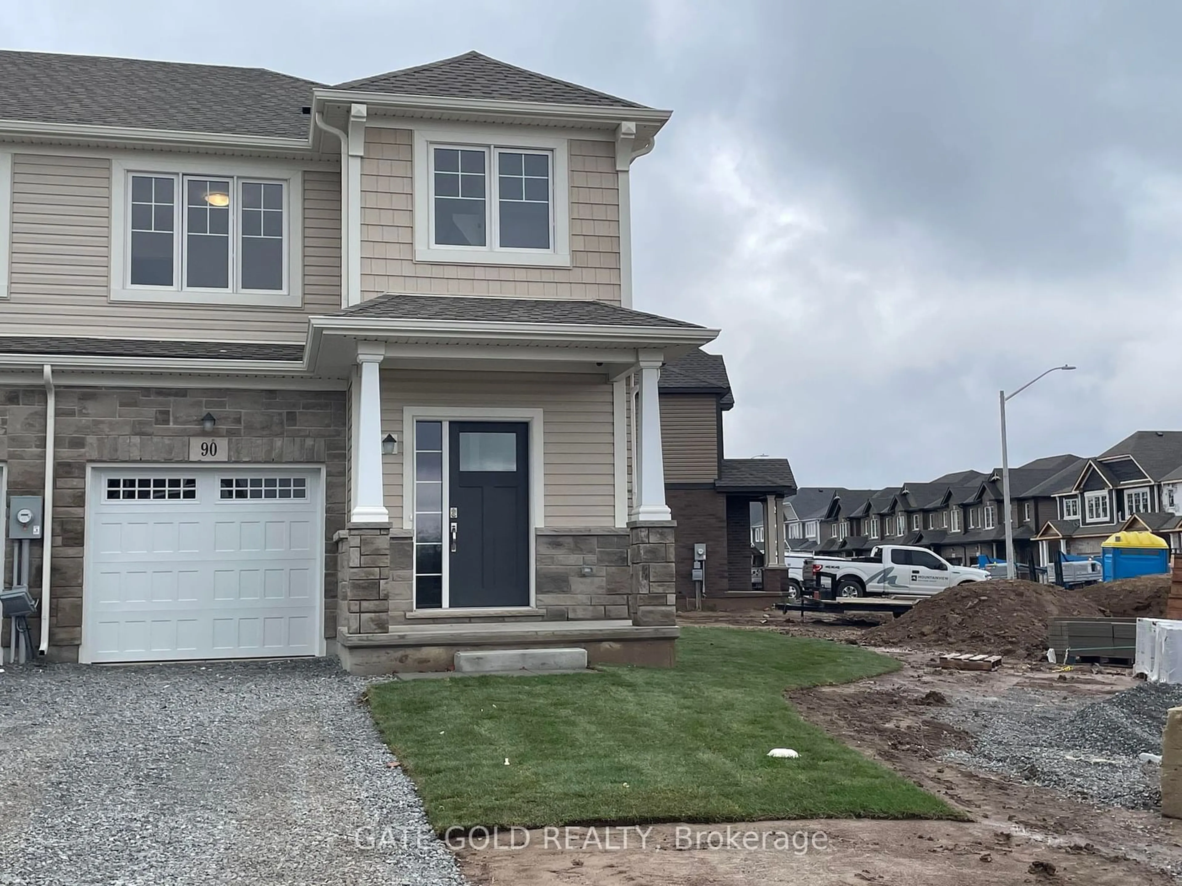 Home with vinyl exterior material, street for 90 Alicia Cres, Thorold Ontario L2V 0M2