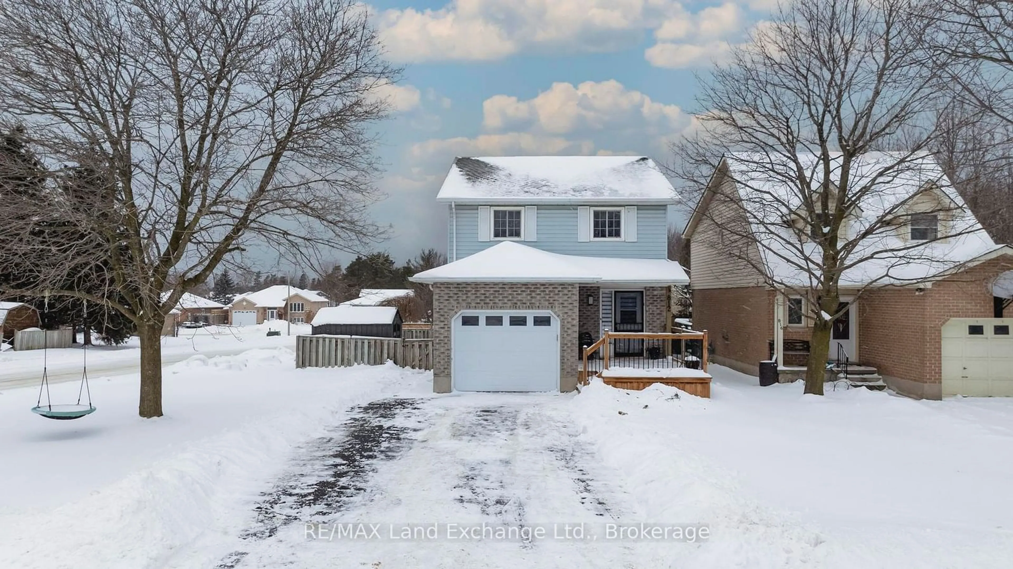 A pic from outside/outdoor area/front of a property/back of a property/a pic from drone, street for 812 MacKendrick Dr, Kincardine Ontario N2Z 3A5