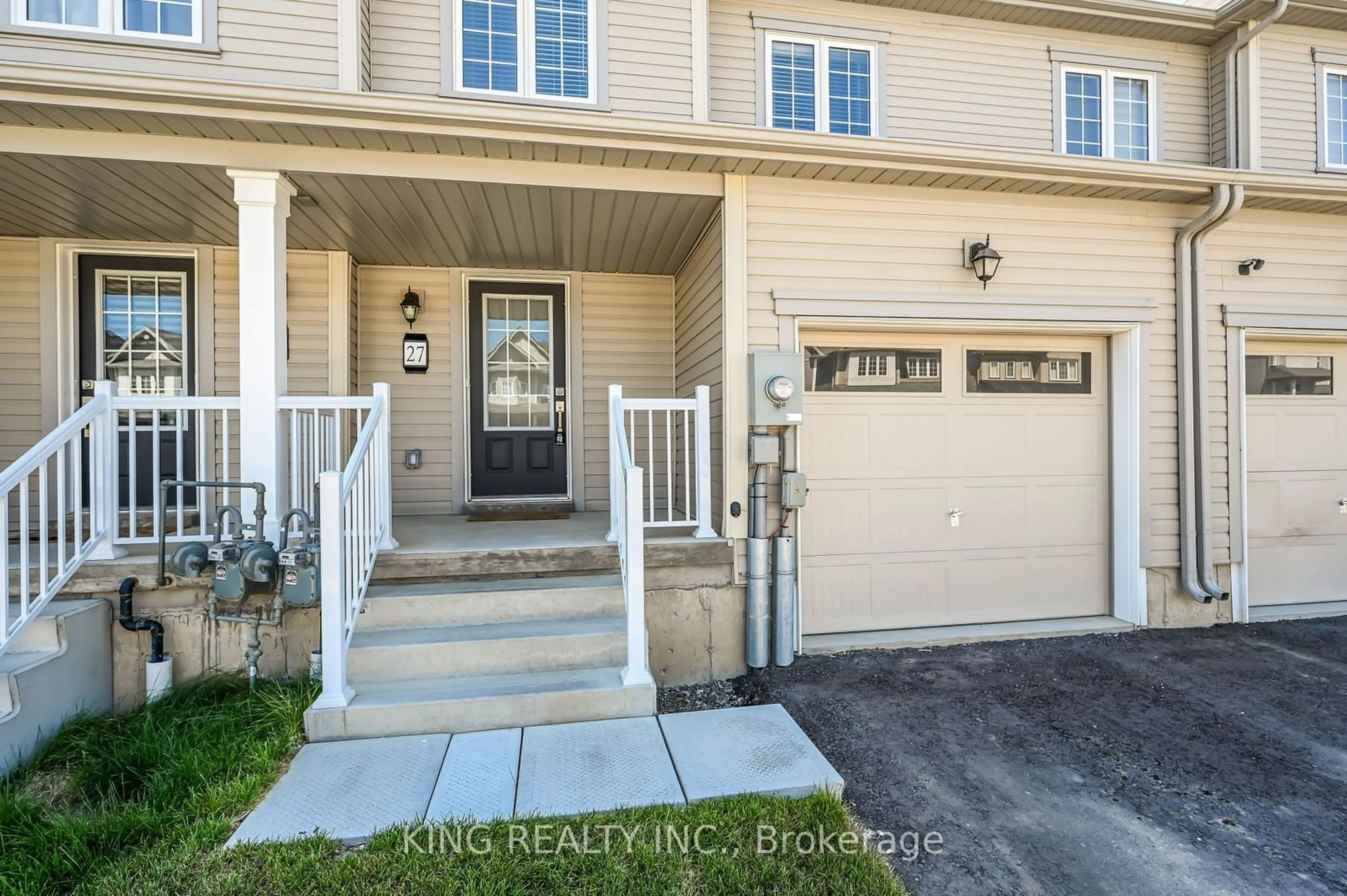 Indoor entryway for 27 Cooke Ave, Brantford Ontario N3T 0S2