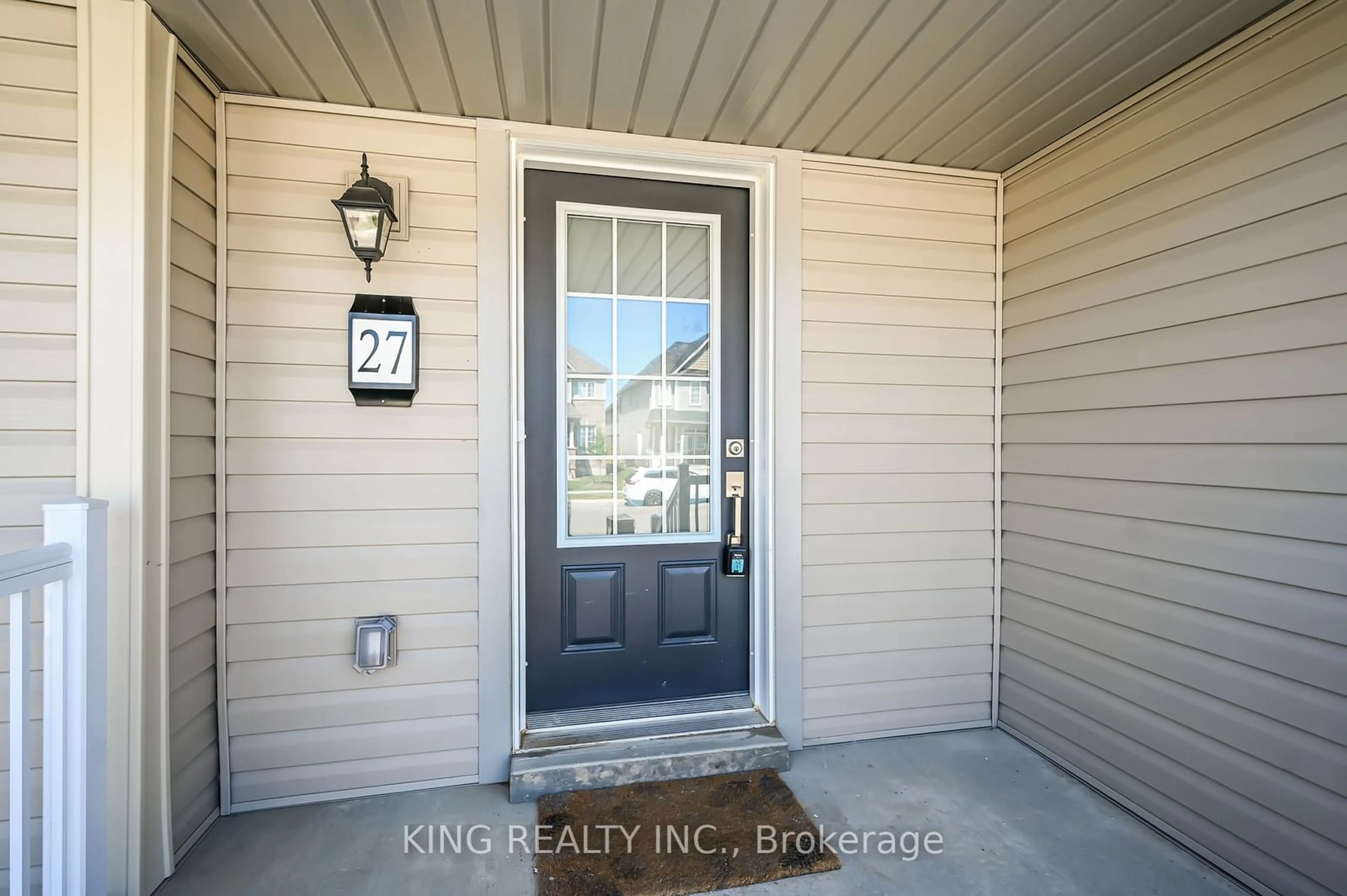 Indoor entryway for 27 Cooke Ave, Brantford Ontario N3T 0S2