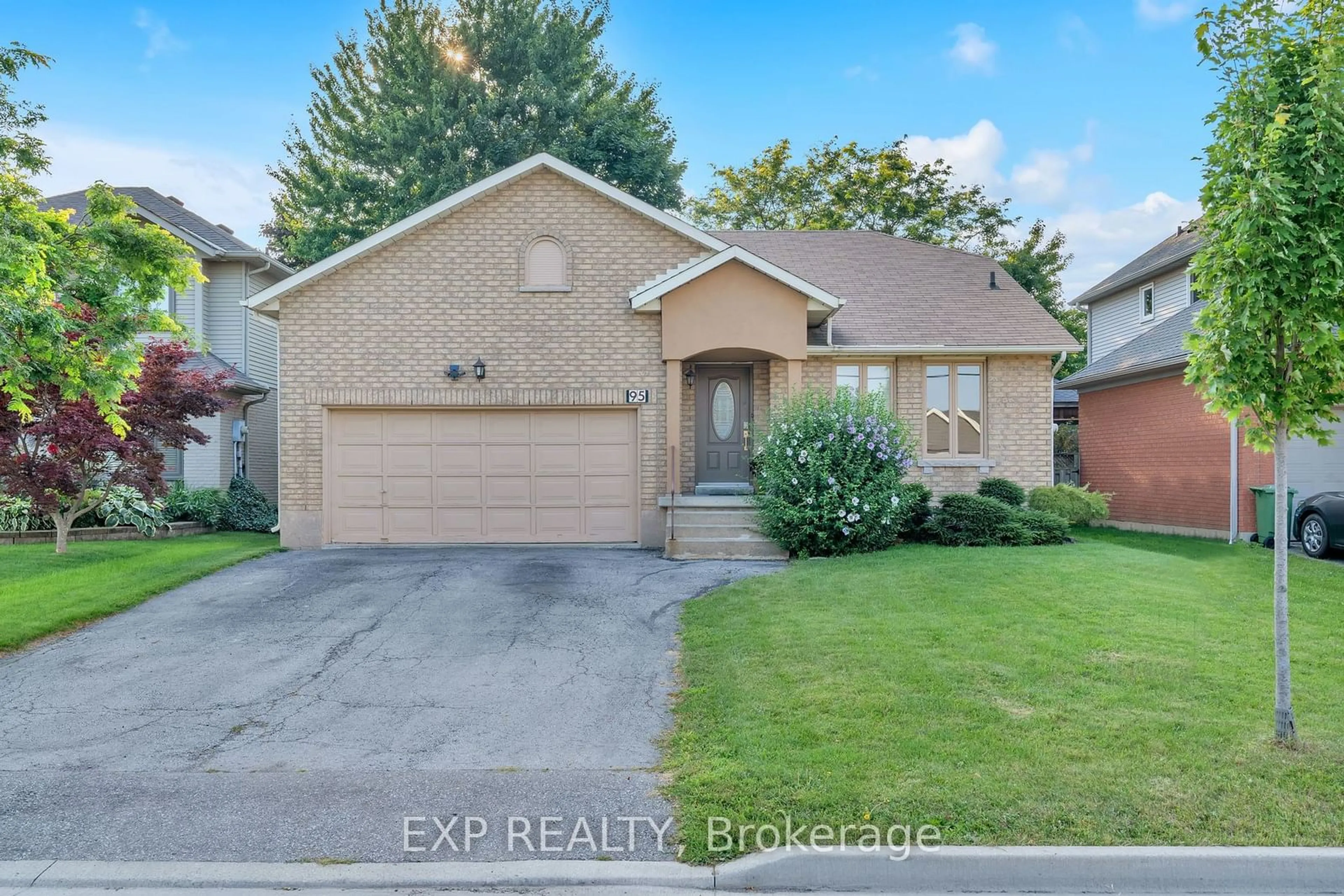 Home with brick exterior material, street for 95 First Rd, Hamilton Ontario L8J 2S4