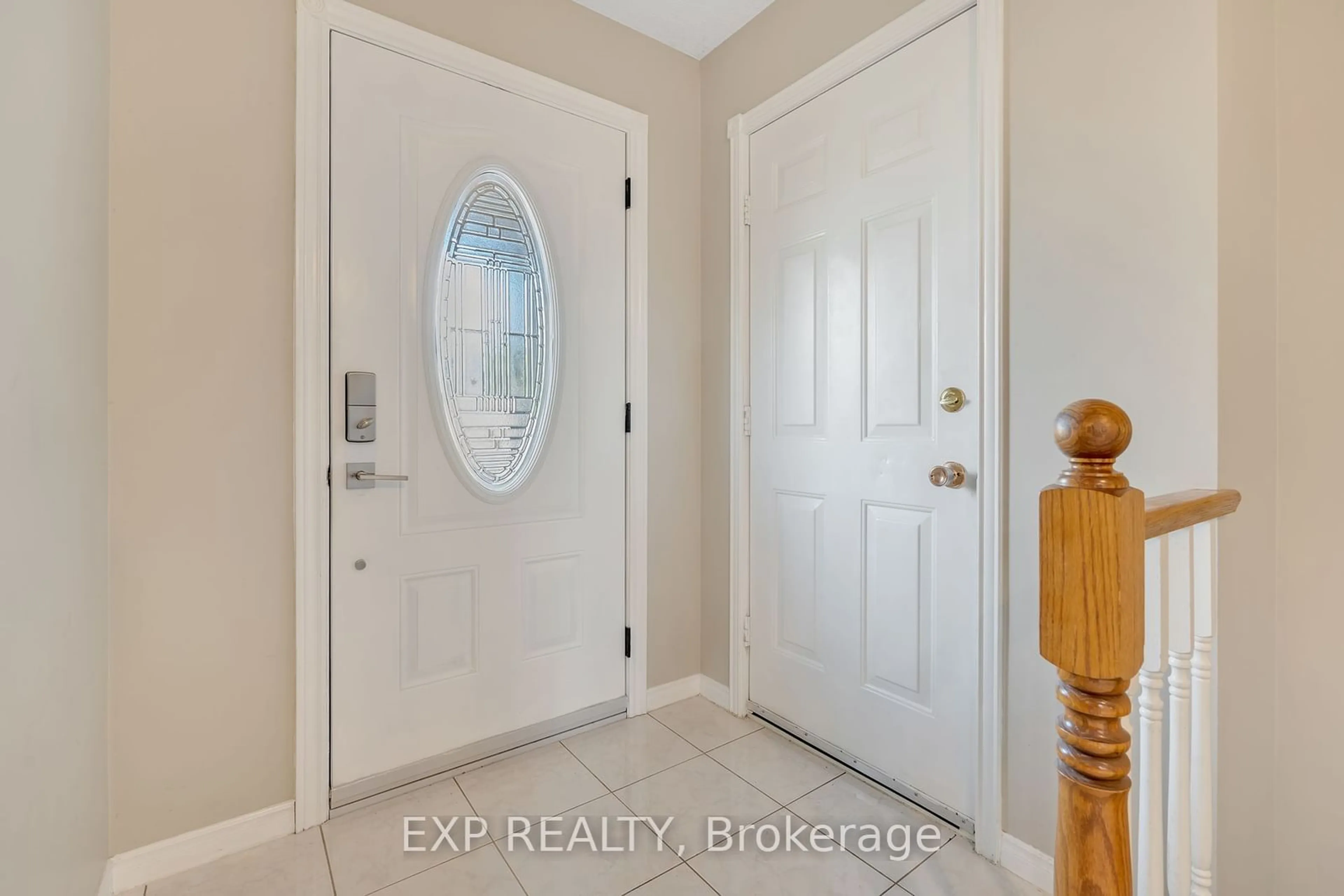 Indoor entryway for 95 First Rd, Hamilton Ontario L8J 2S4