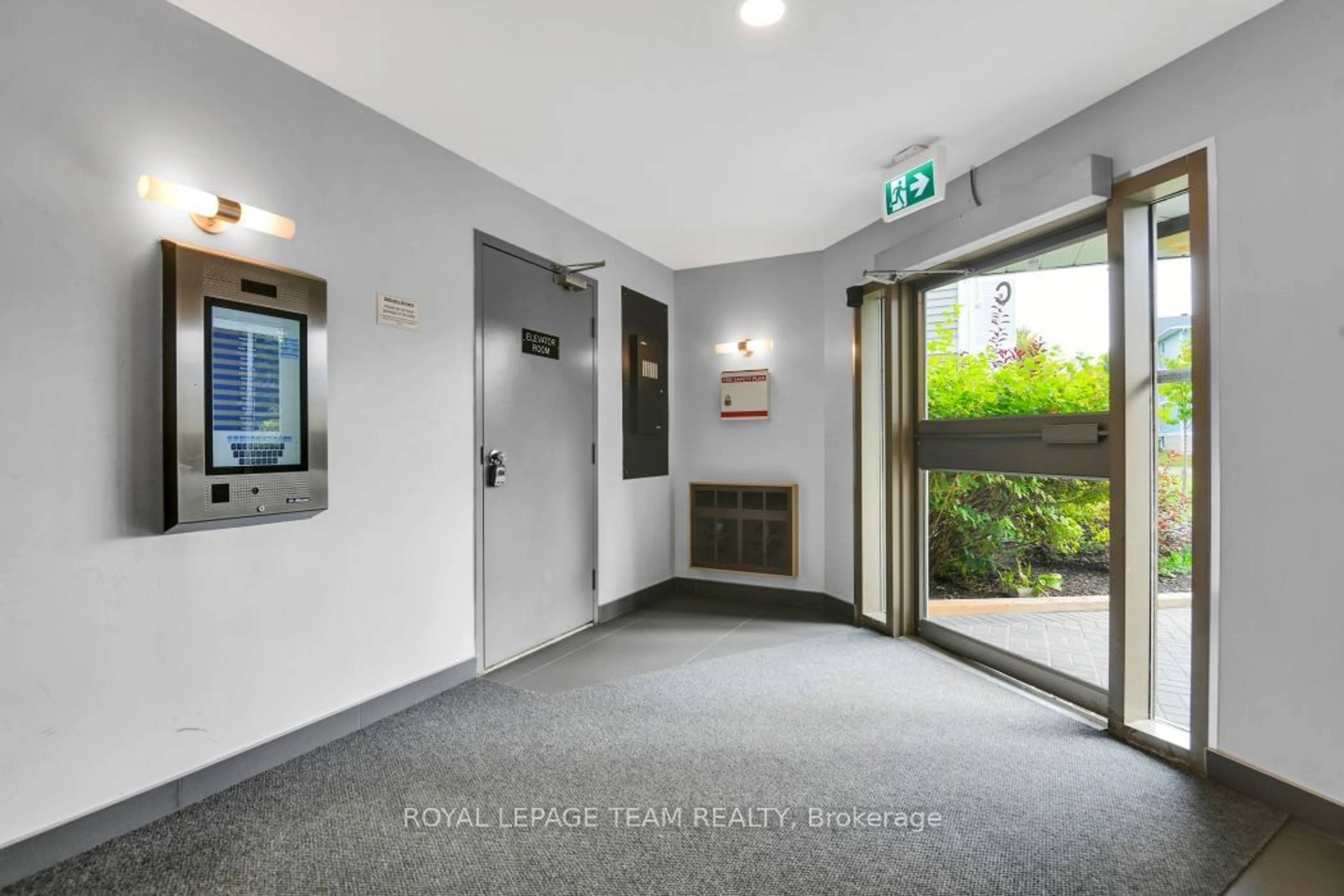 Indoor foyer for 212 VIEWMOUNT Dr #204, Cityview - Parkwoods Hills - Rideau Shore Ontario K2E 7X2