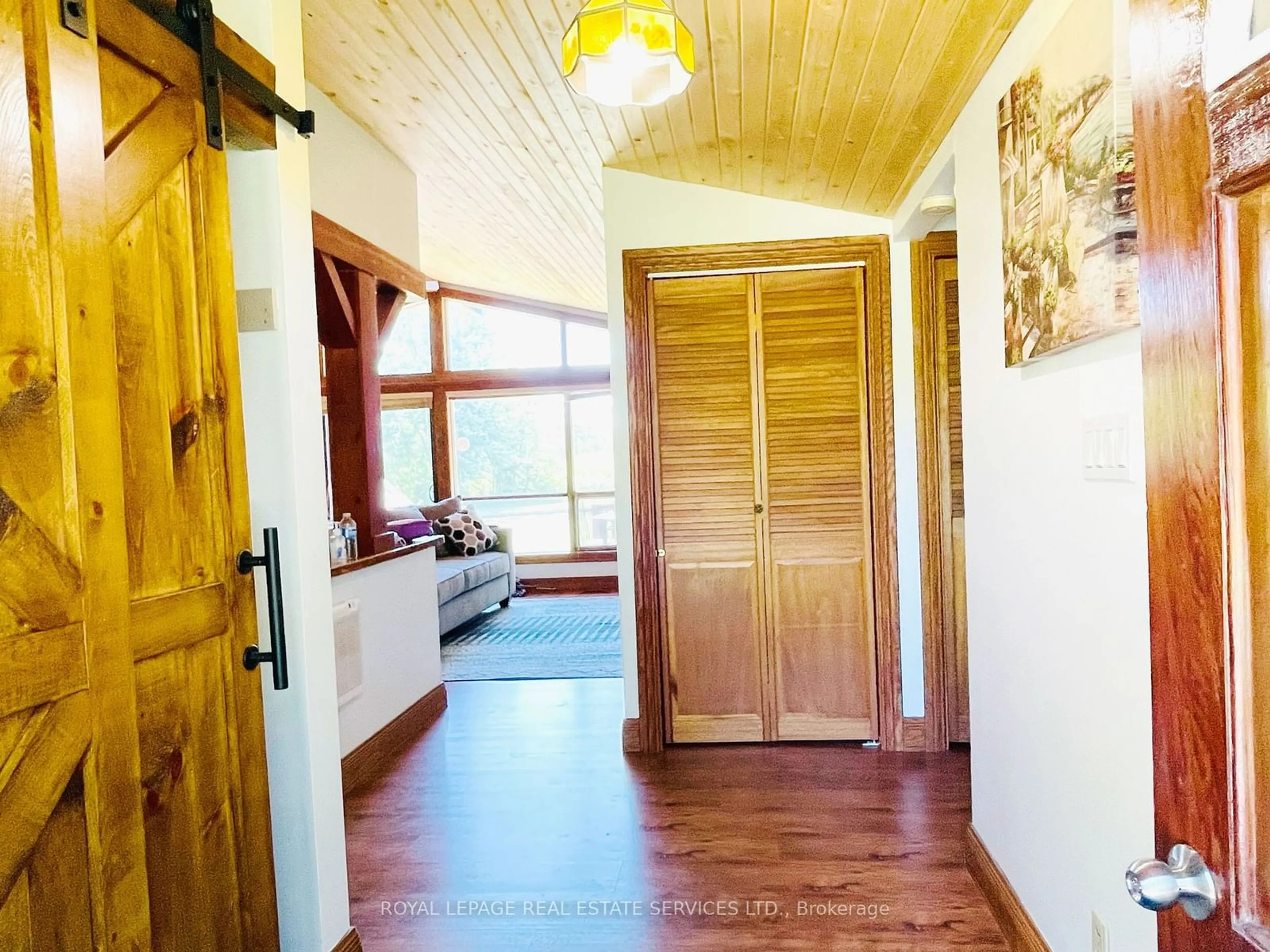 Indoor foyer for 9 Trent View Rd, Kawartha Lakes Ontario K0M 2B0