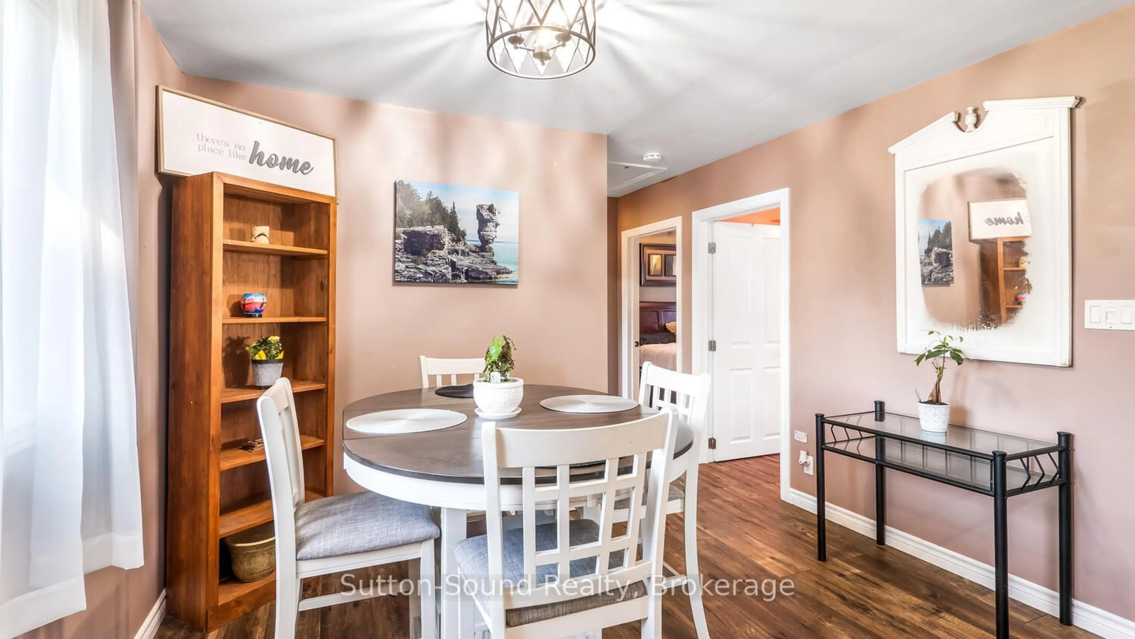 Dining room, wood/laminate floor for 531 Edward St, South Bruce Peninsula Ontario N0H 2T0