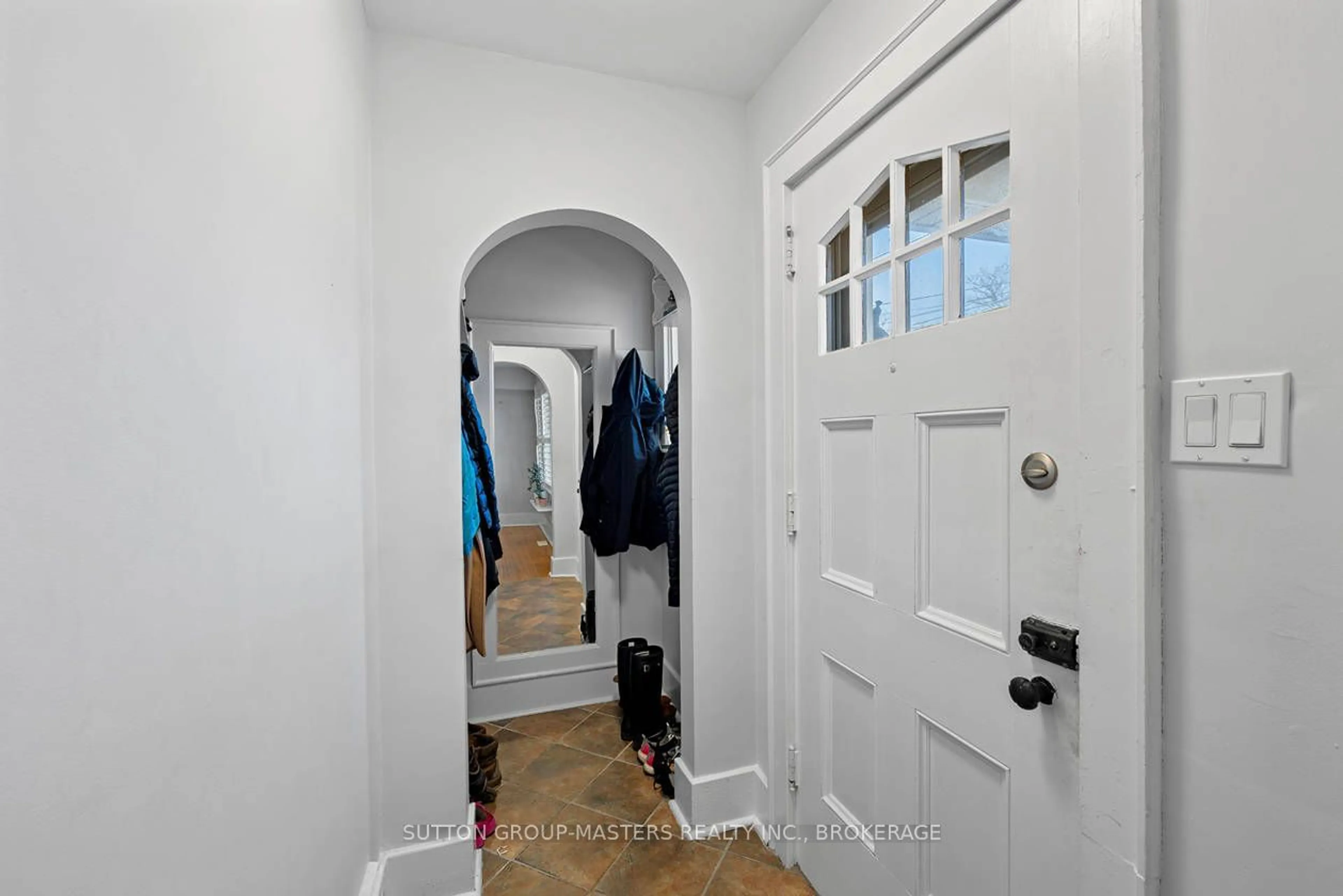 Indoor entryway for 21 Alwington Ave, Kingston Ontario K7L 4R4