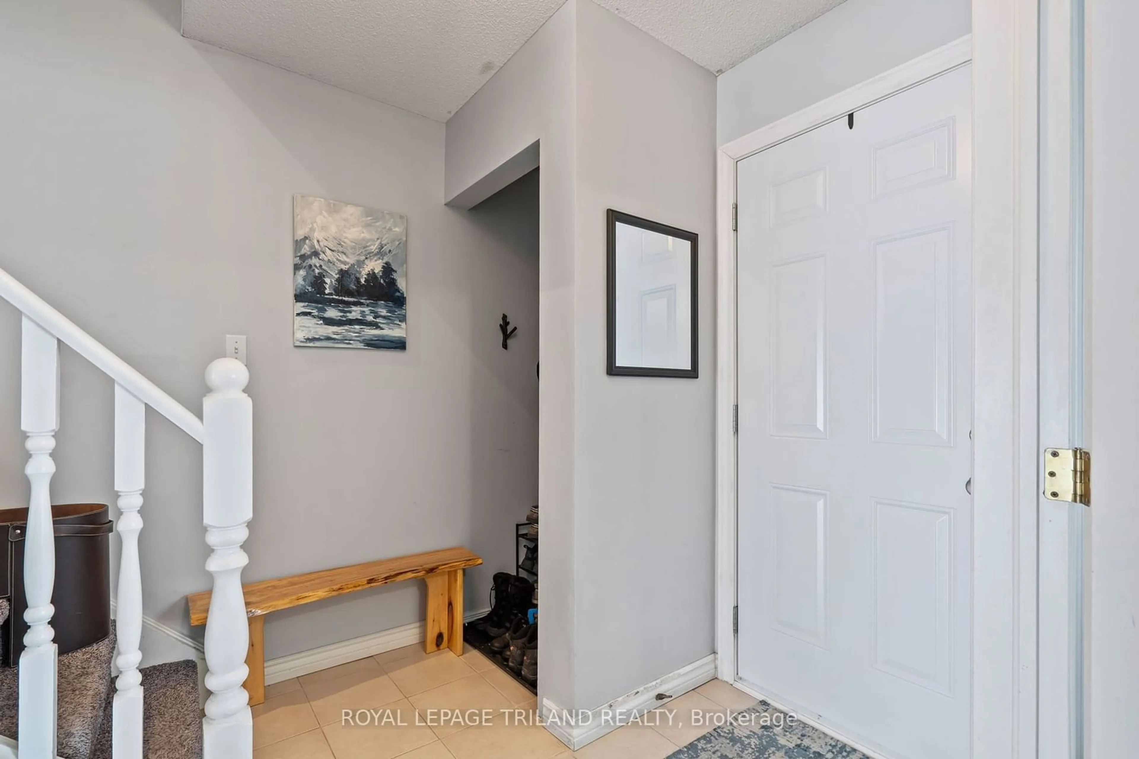 Indoor entryway for 12 Roman Cres, London Ontario N5V 4W5