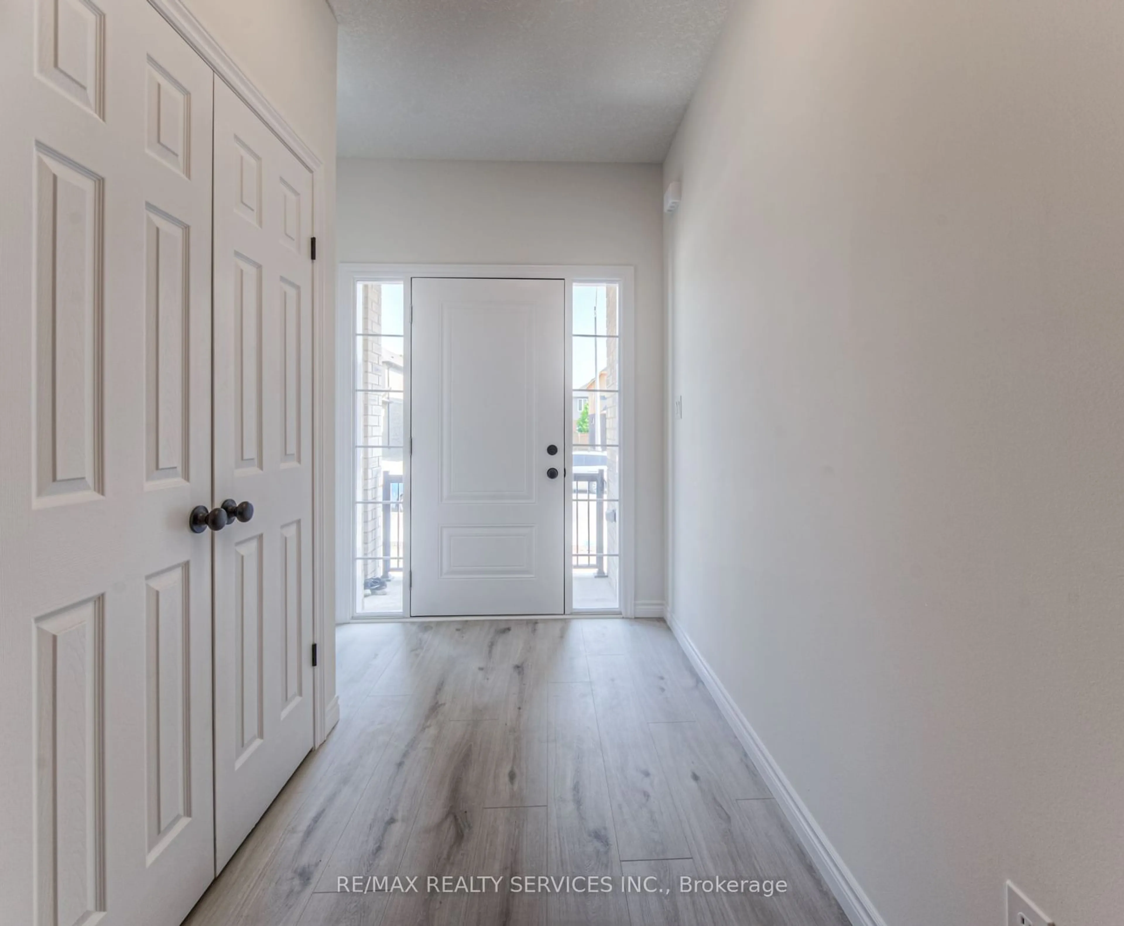 Indoor entryway for 95 Honey St, Cambridge Ontario N1T 0B7