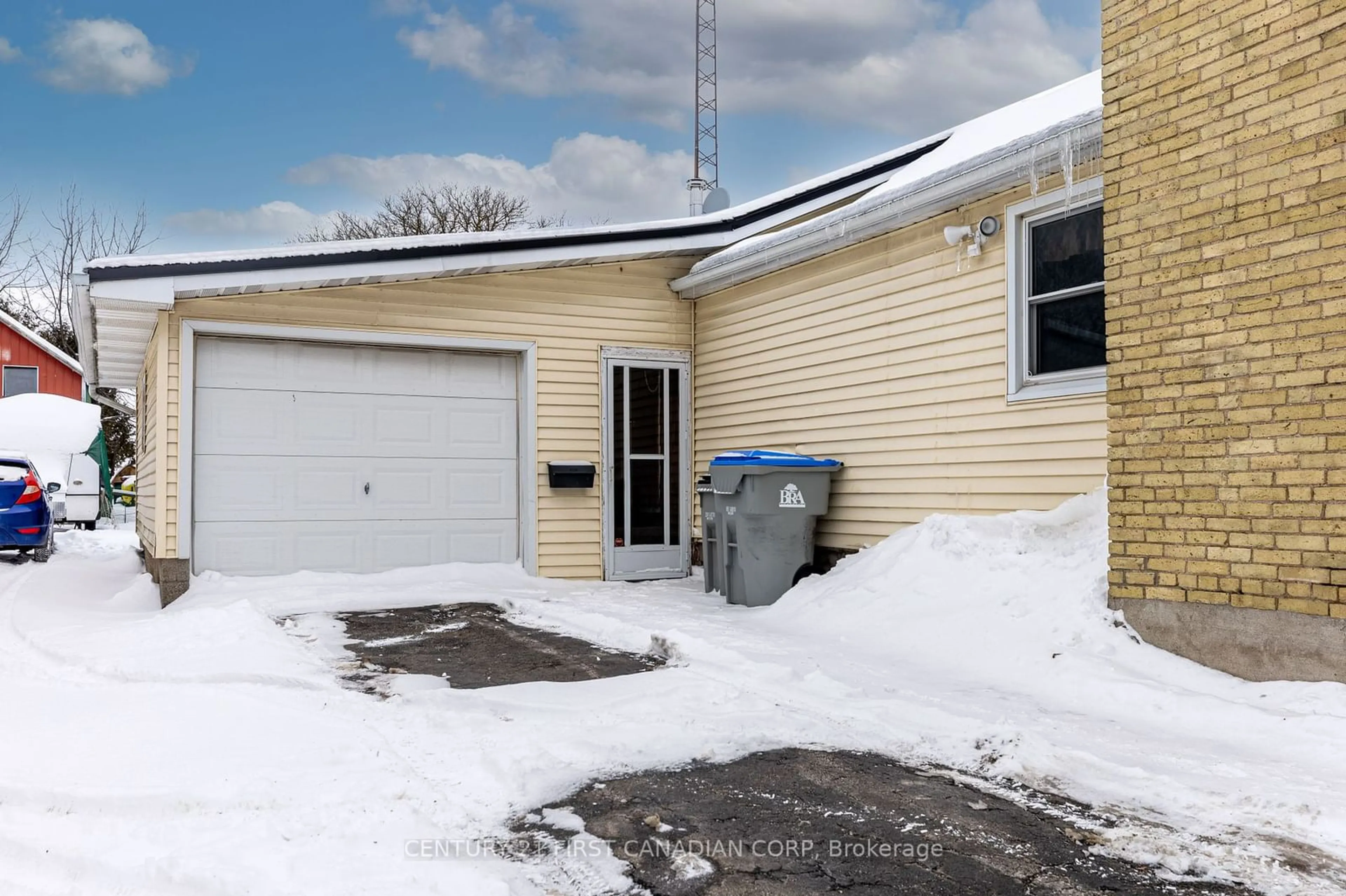 Indoor garage for 128 Dashwood Main St, Bluewater Ontario N0M 1N0