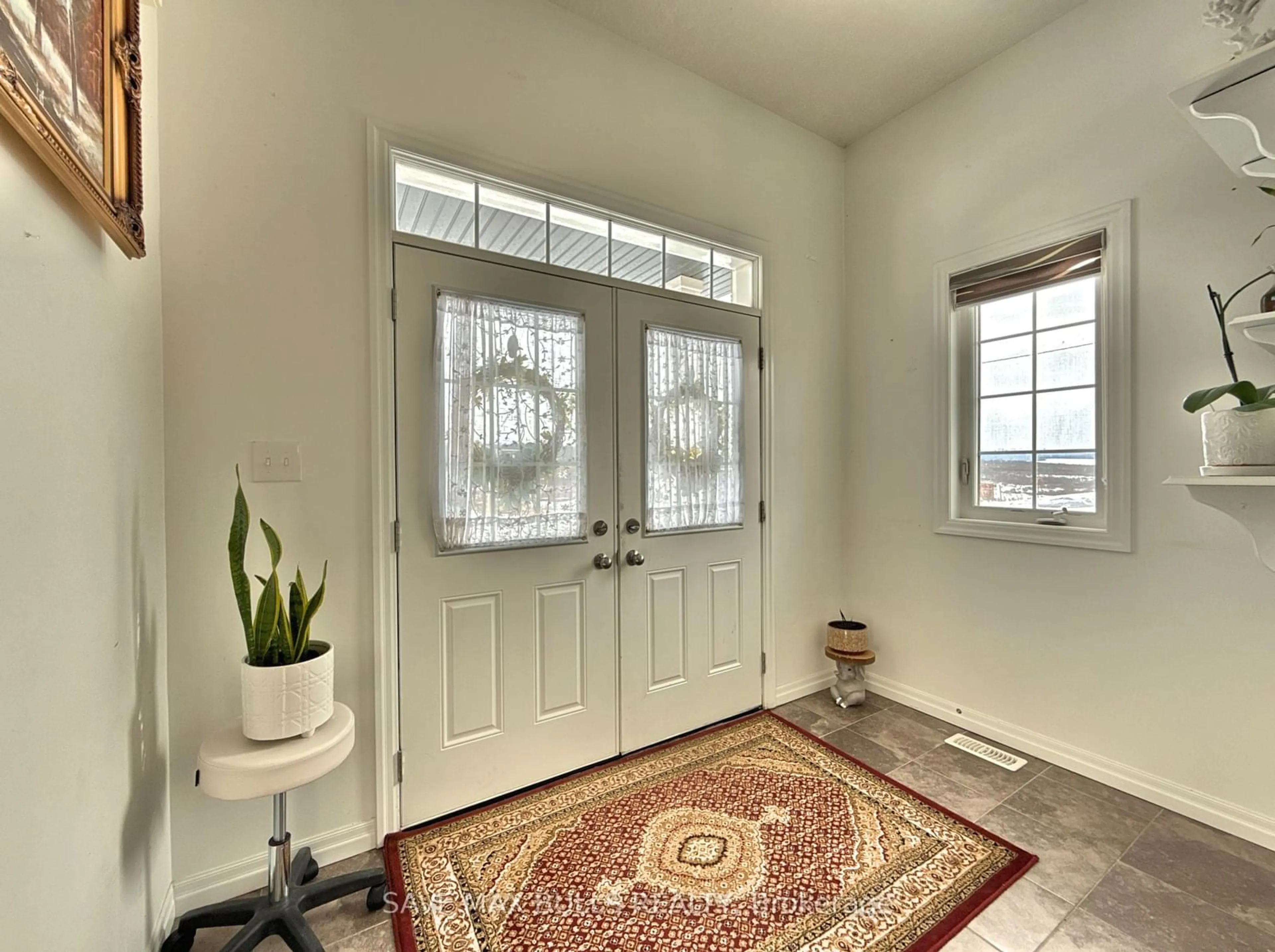 Indoor entryway for 82 Castlebay St, Kitchener Ontario N2R 0G8