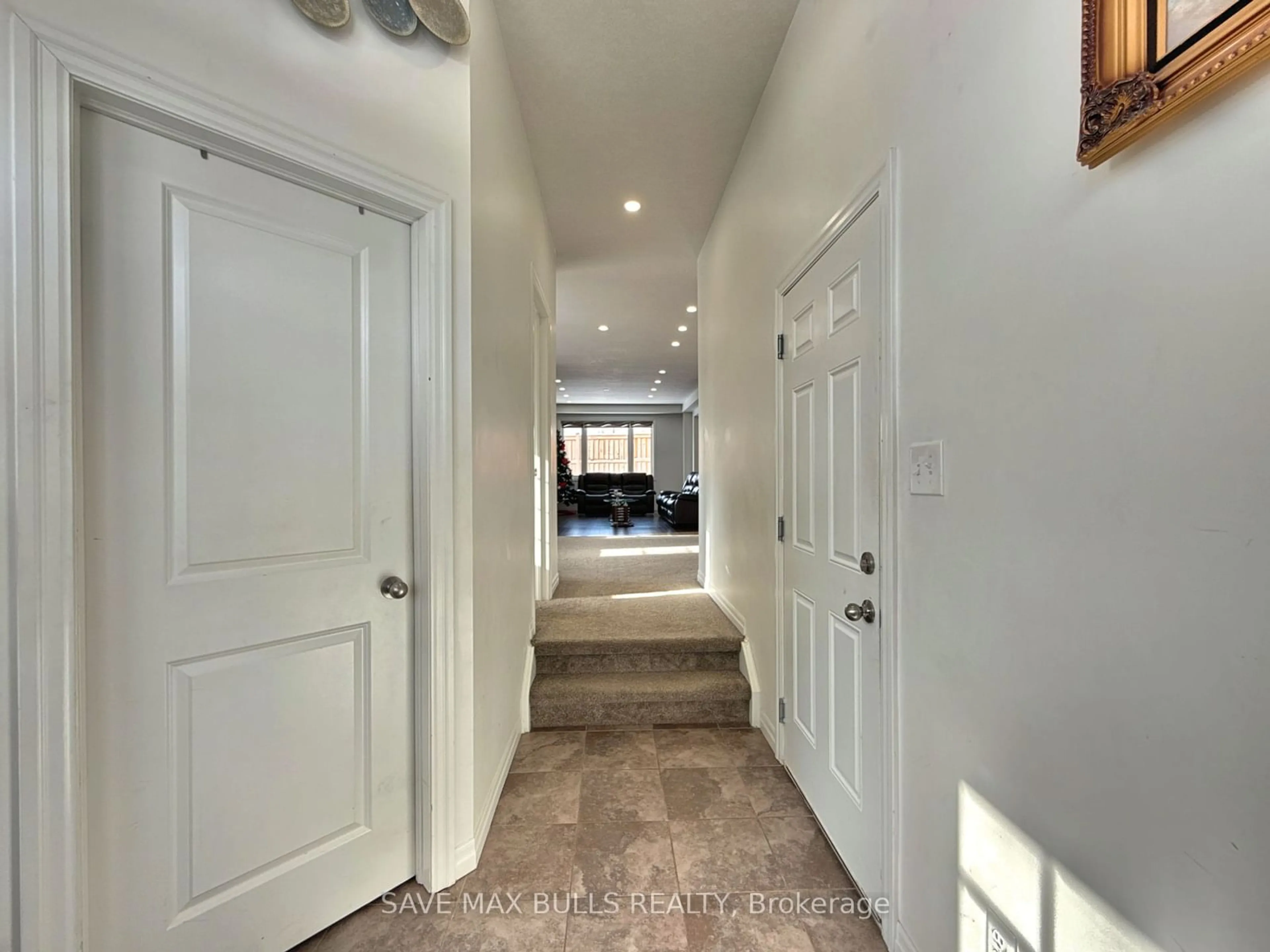 Indoor entryway for 82 Castlebay St, Kitchener Ontario N2R 0G8