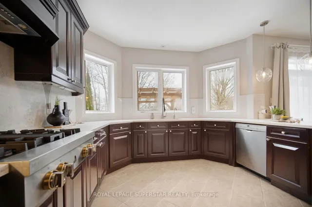 Additional property image - 220 EDGEWATER Cres