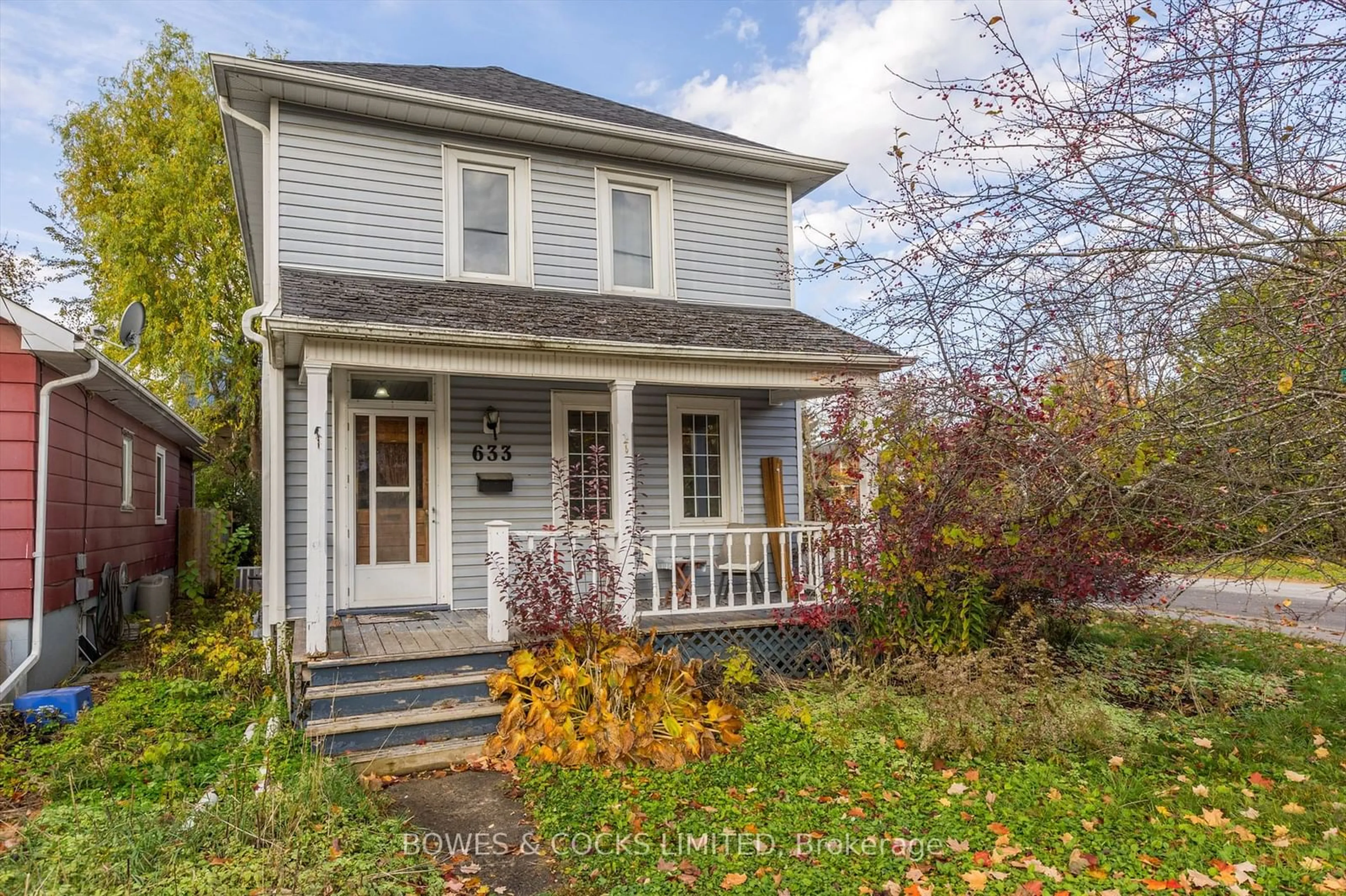 Home with vinyl exterior material, street for 633 Downie St, Peterborough Ontario K9H 4K2