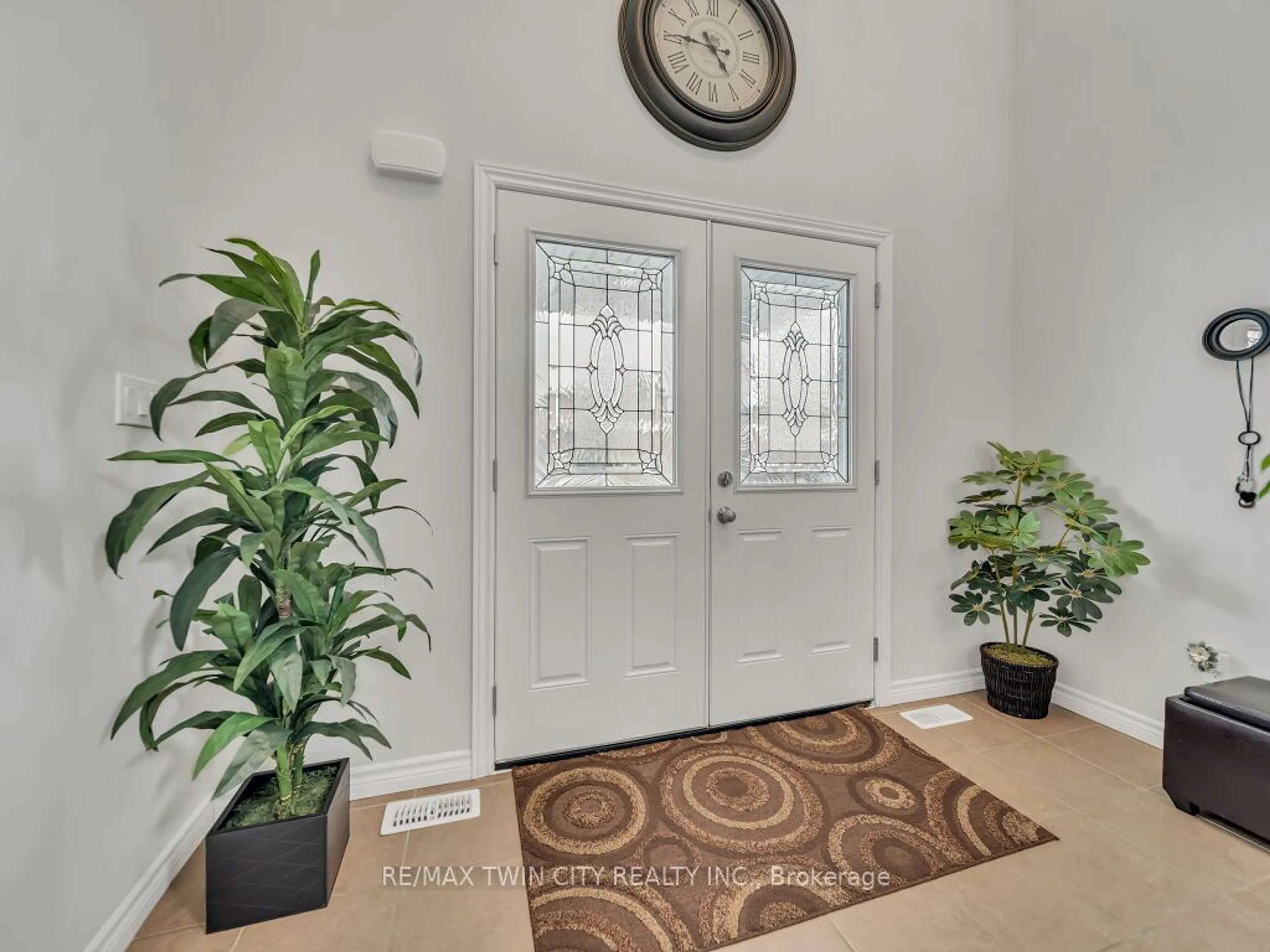 Indoor entryway for 46 Woodbine Ave, Kitchener Ontario N2R 1V1