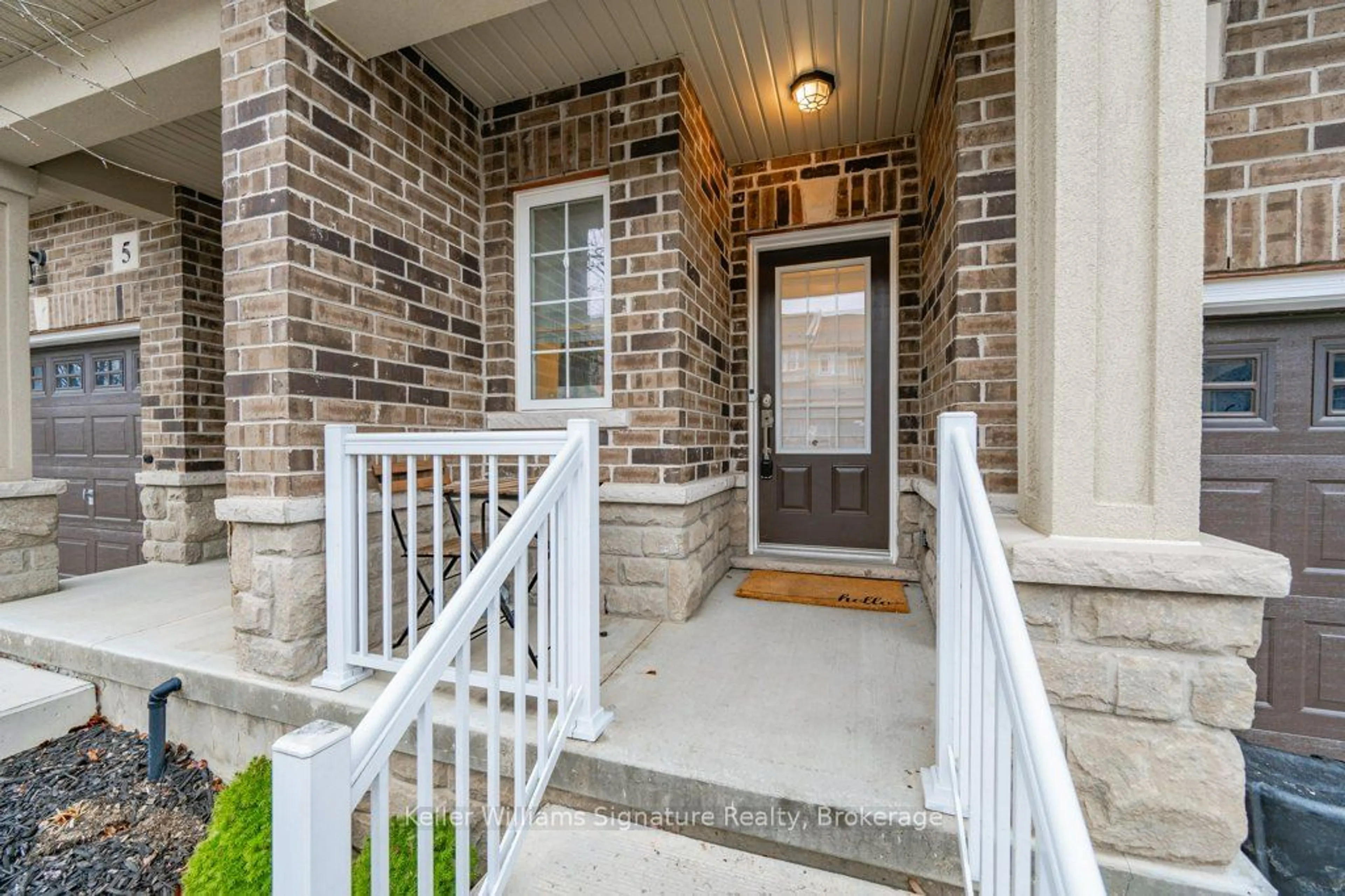 Indoor entryway for 47 Madonna Dr #4, Hamilton Ontario L9B 0H2