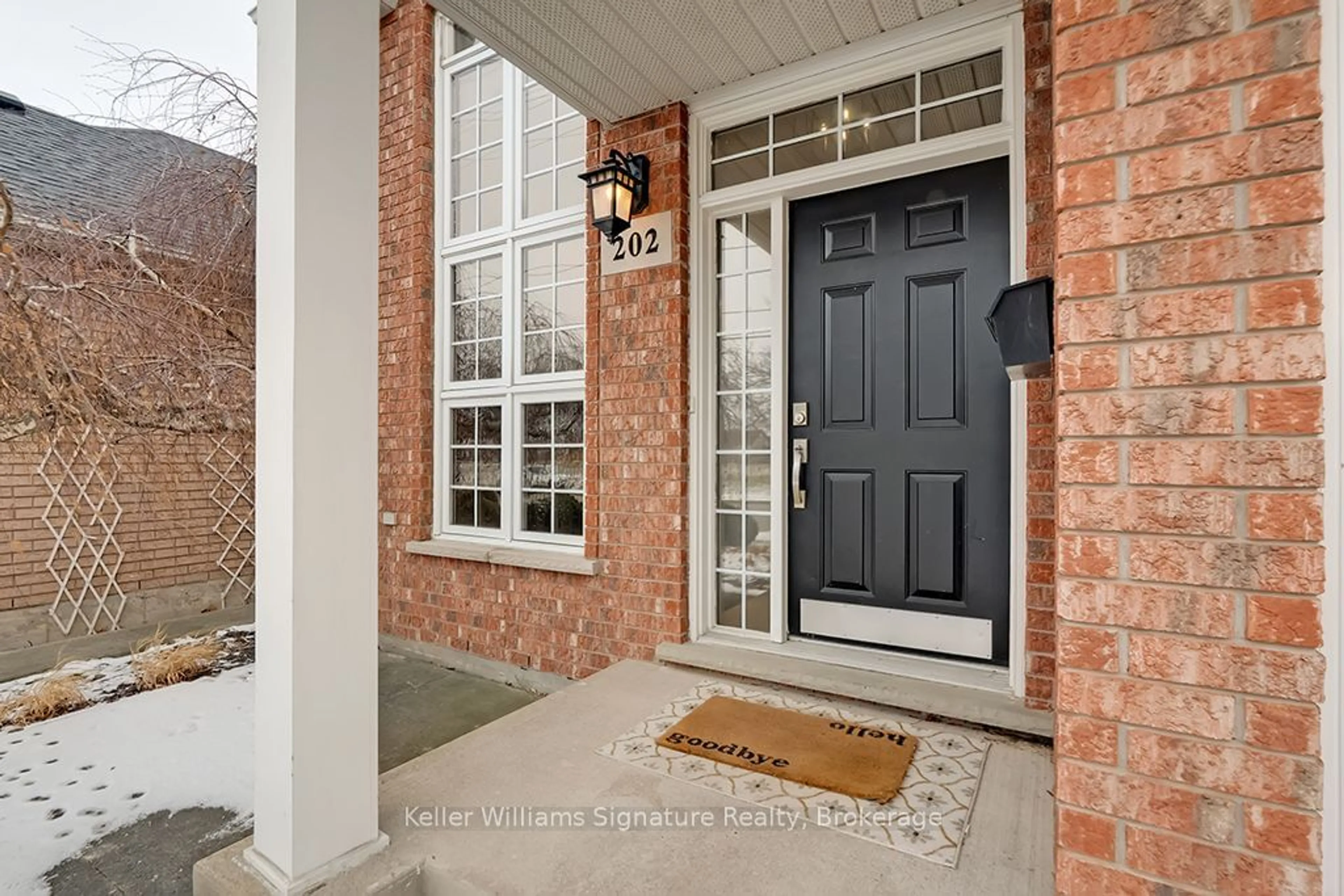 Indoor entryway for 202 VANSICKLE Rd, St. Catharines Ontario L2S 3Y3