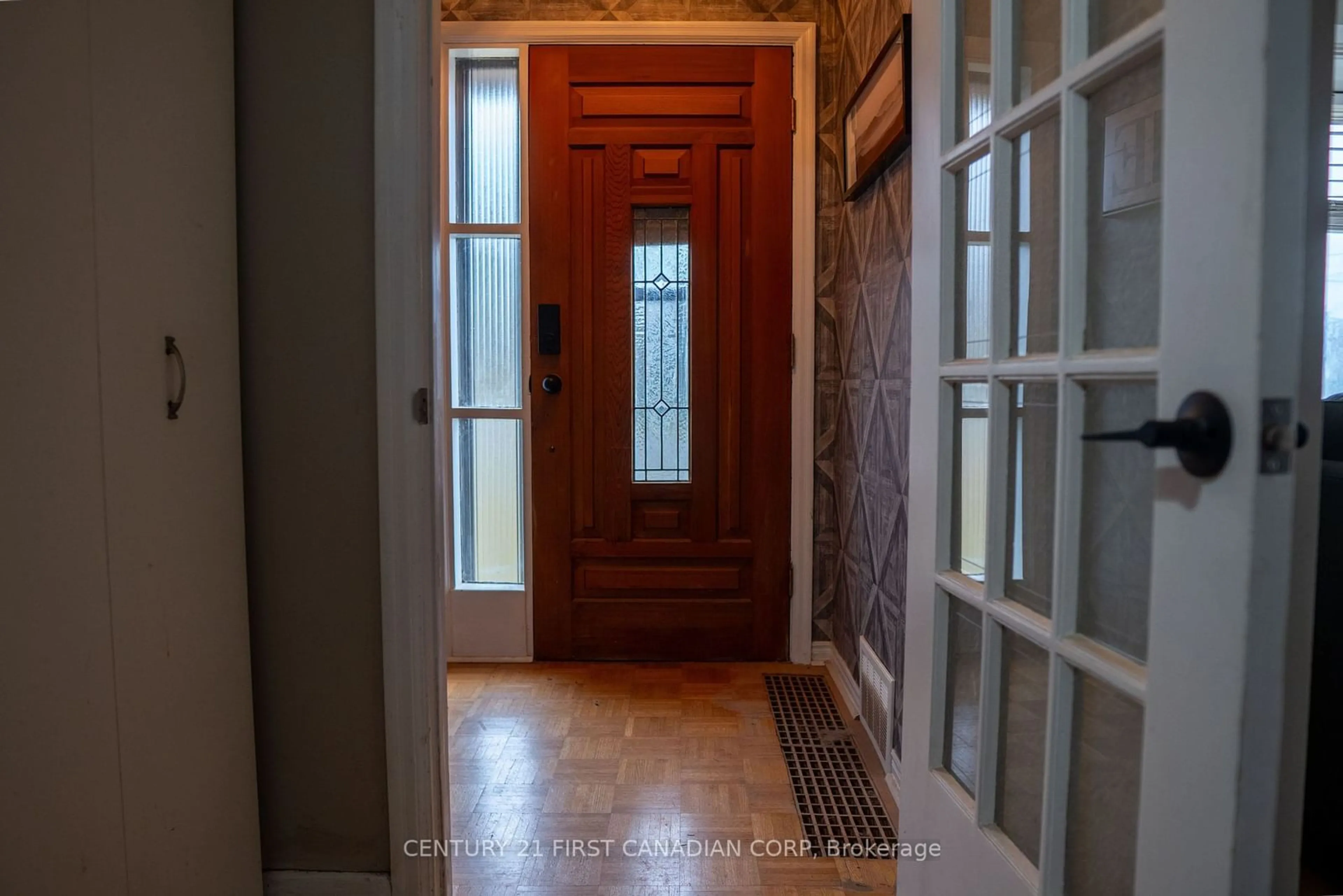 Indoor entryway for 338 Fairview Ave, London Ontario N6C 4T8