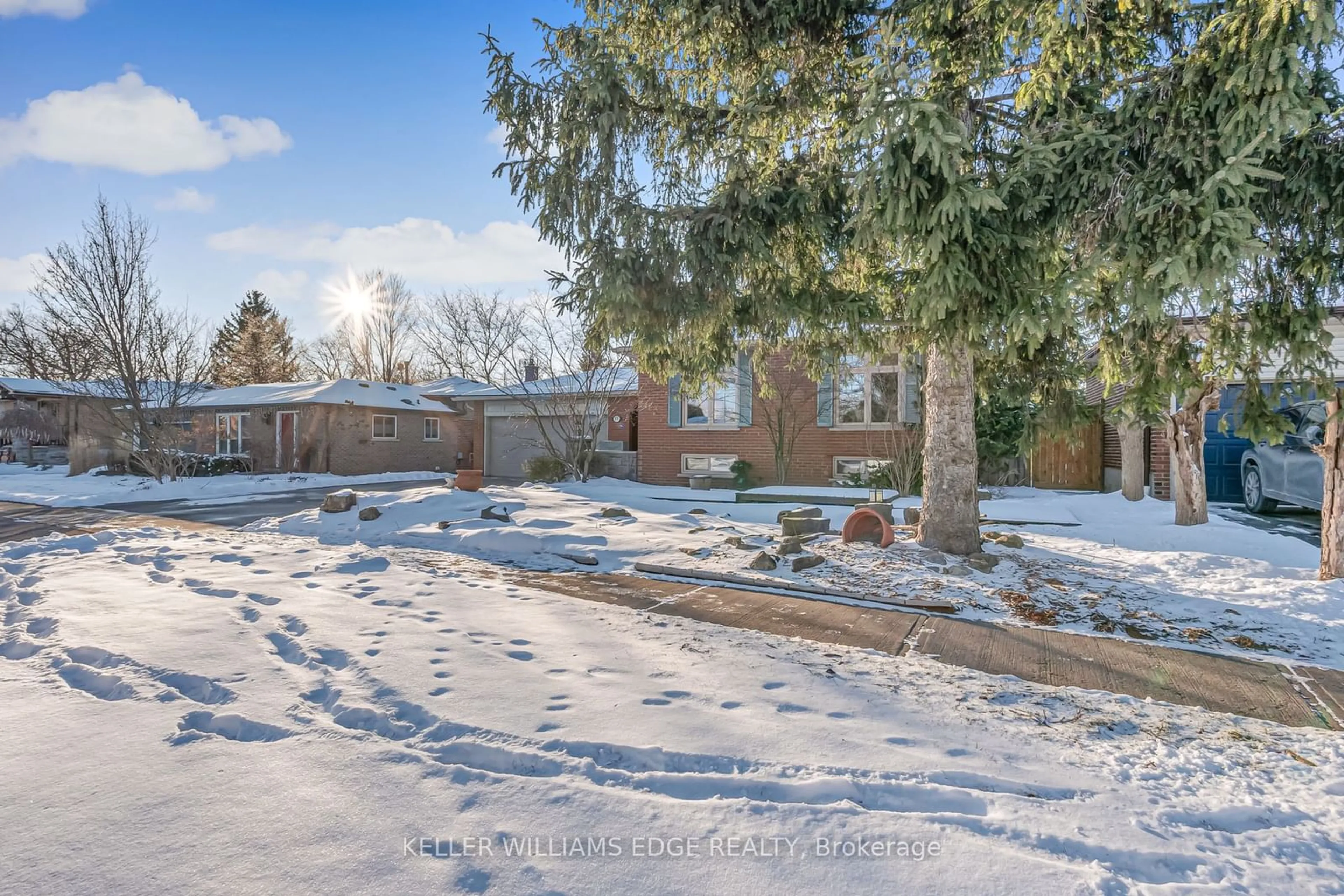 A pic from outside/outdoor area/front of a property/back of a property/a pic from drone, street for 15 Laurendale Ave, Hamilton Ontario L8B 0B3