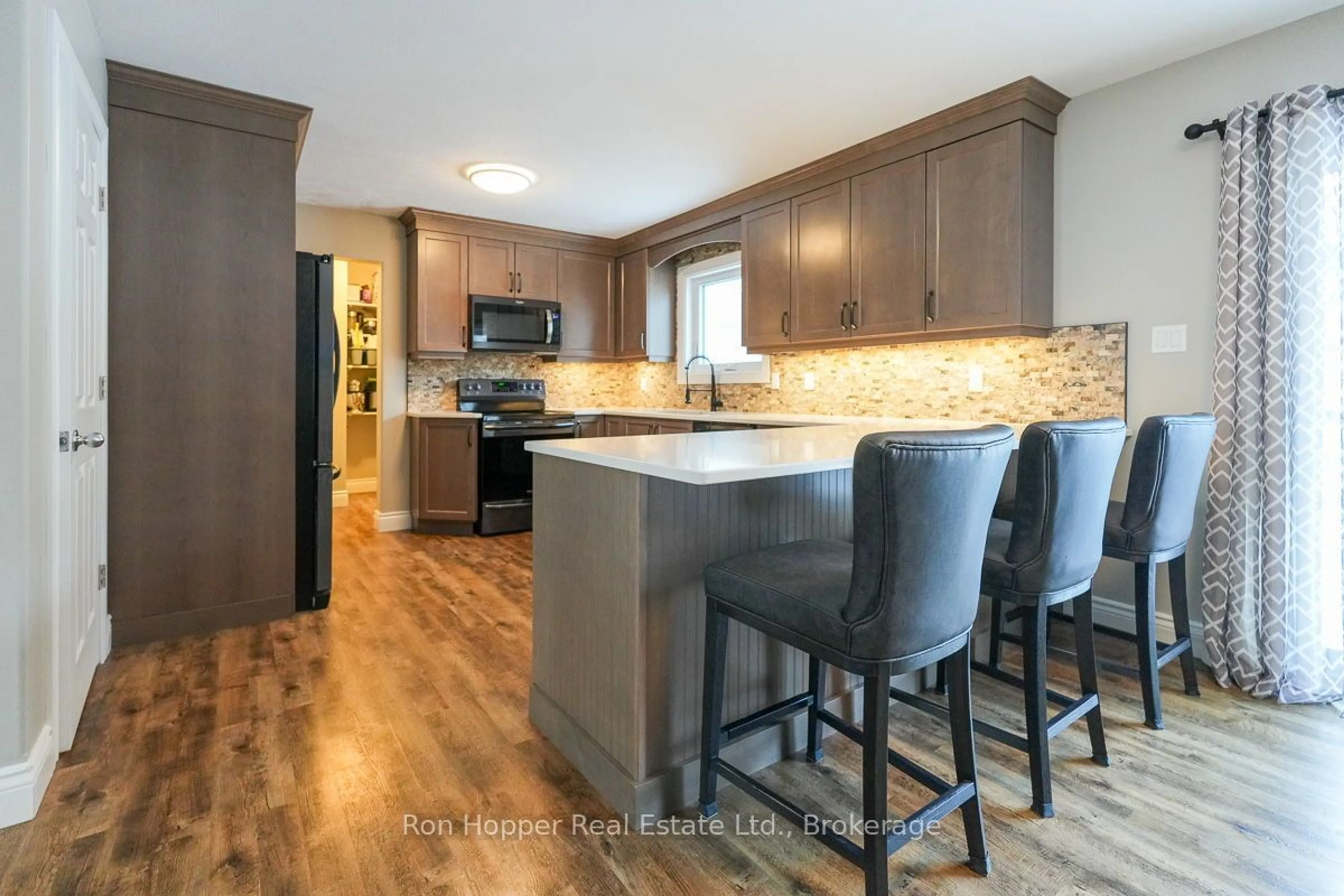 Open concept kitchen, unknown for 1890 6th Ave, Owen Sound Ontario N4K 5H9