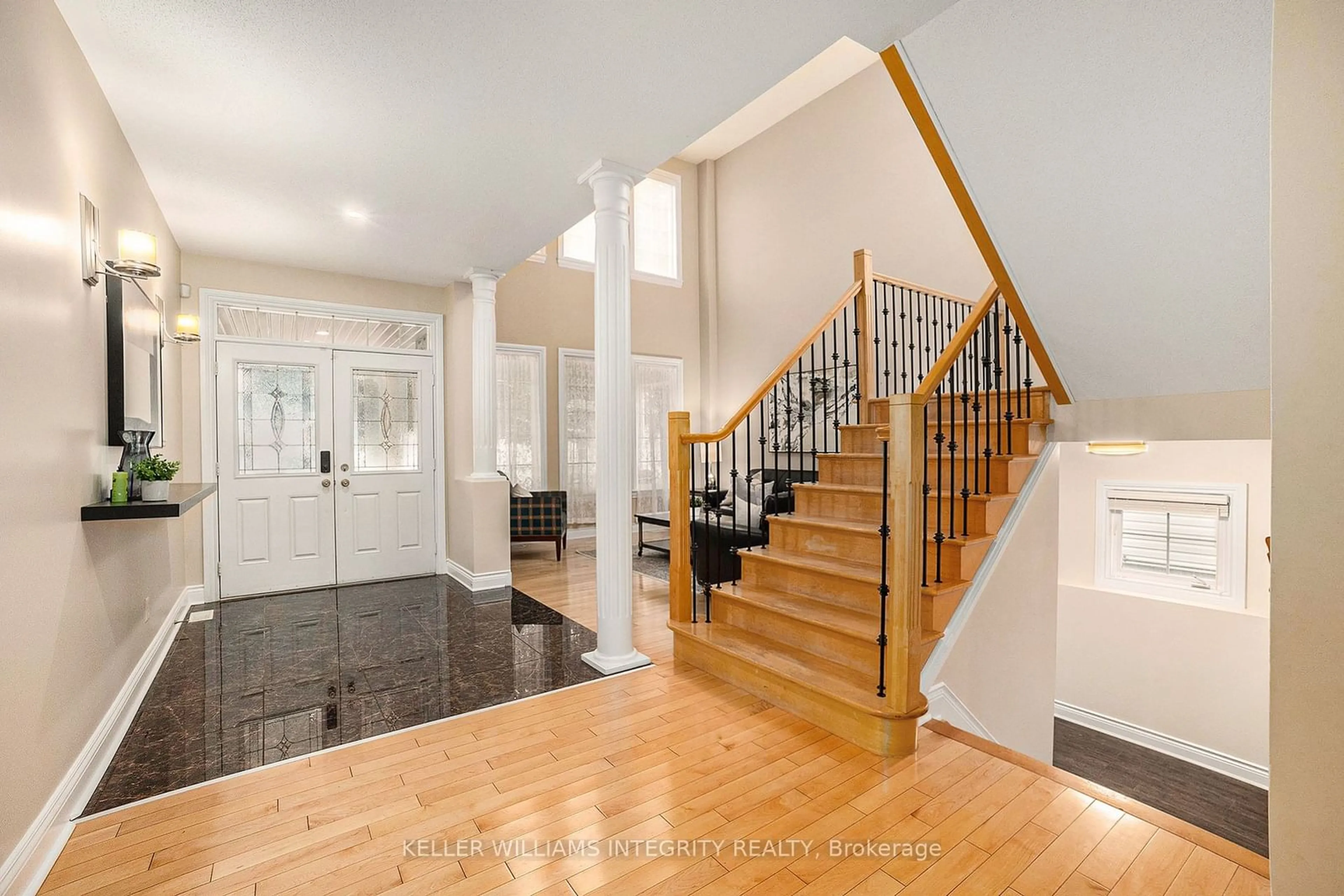 Indoor foyer for 346 Blackleaf Dr, Barrhaven Ontario K2J 0E9