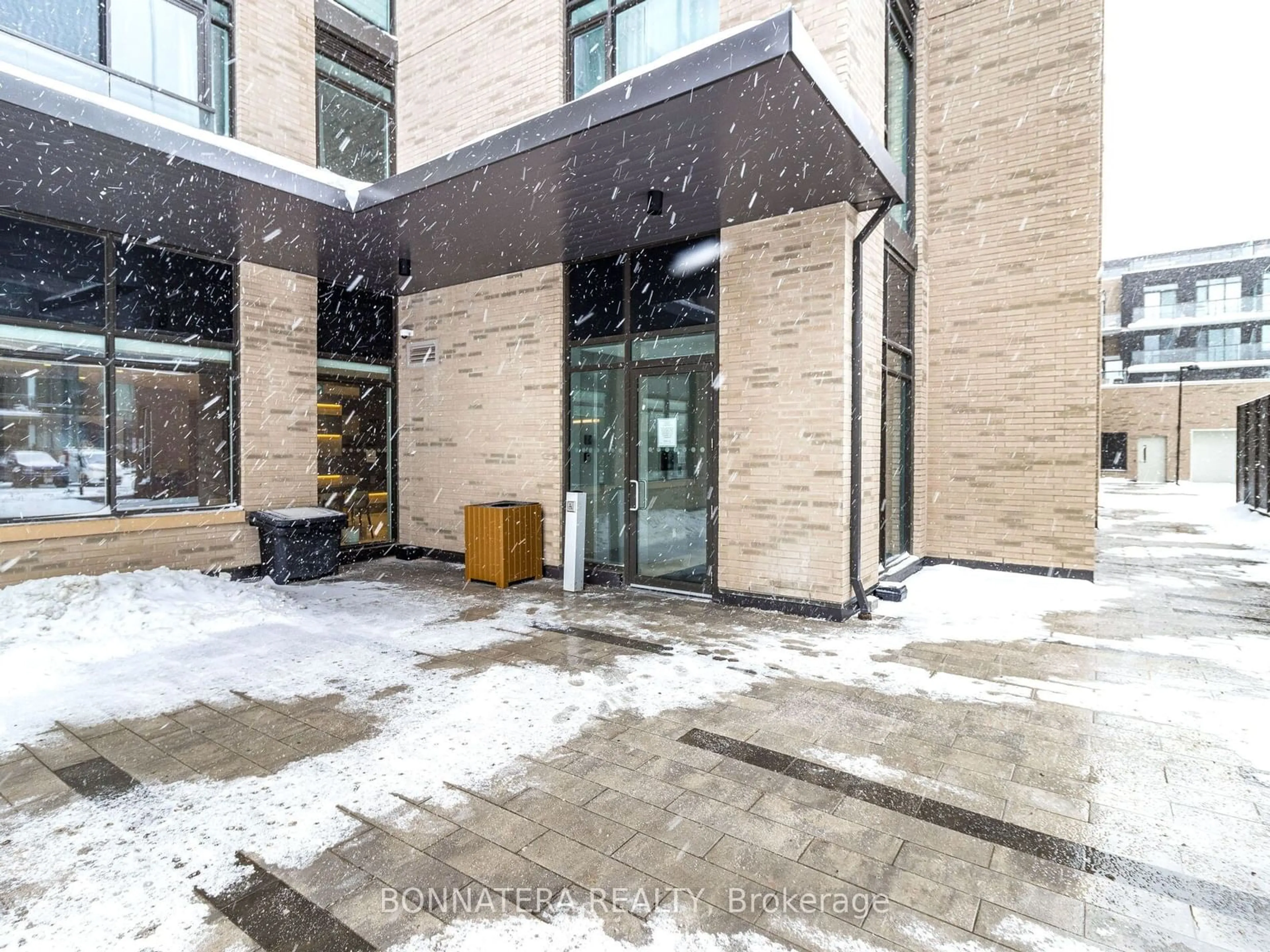 Indoor foyer for 55 Duke St #1302, Kitchener Ontario N2H 0C9