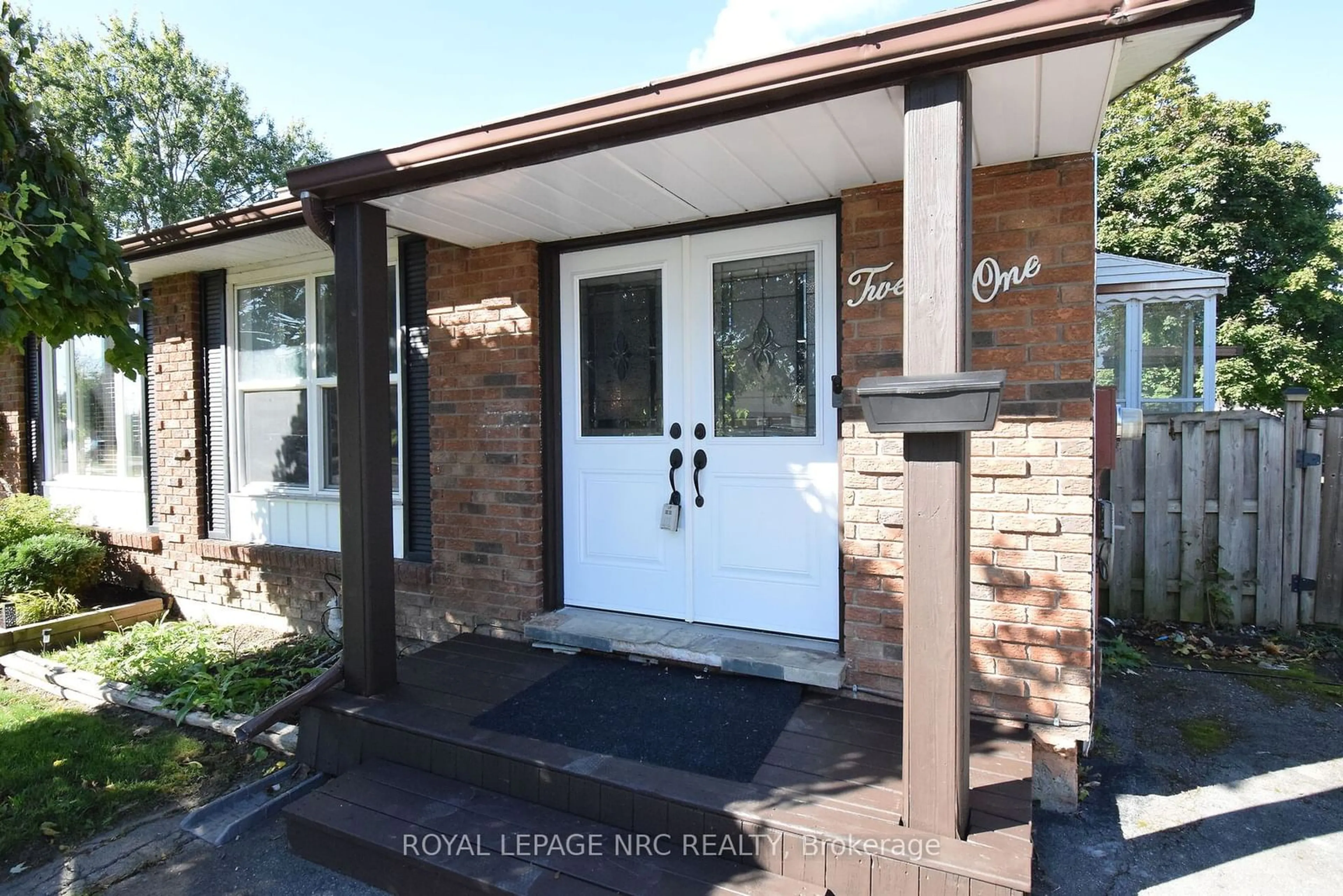 Unknown for 21 FAIRLAWN Cres, Welland Ontario L3C 5Z2