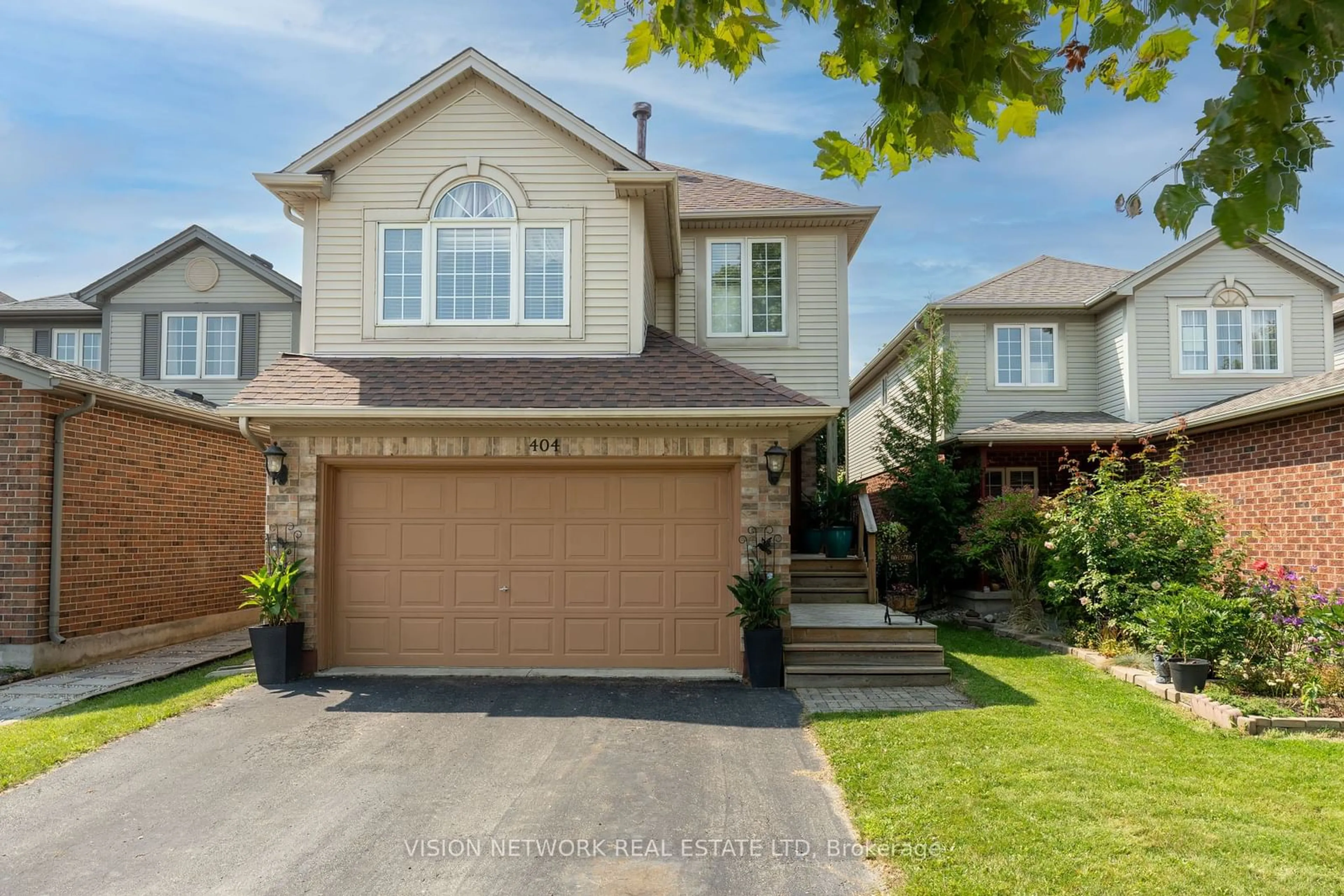 Home with vinyl exterior material, street for 404 Lighthouse Rd, London Ontario N6M 1J1