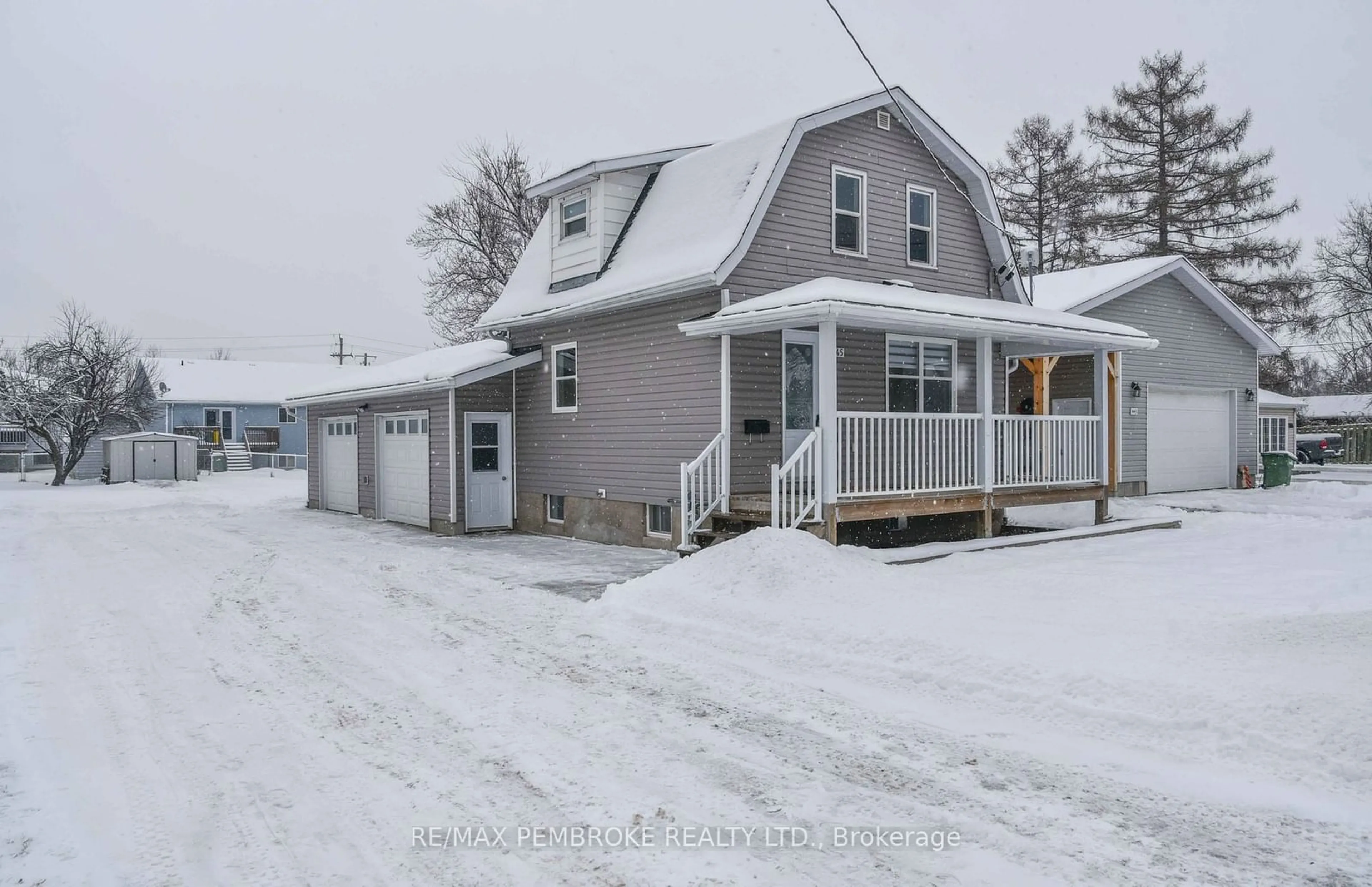 A pic from outside/outdoor area/front of a property/back of a property/a pic from drone, street for 445 Boundary Rd, Pembroke Ontario K8A 6L2