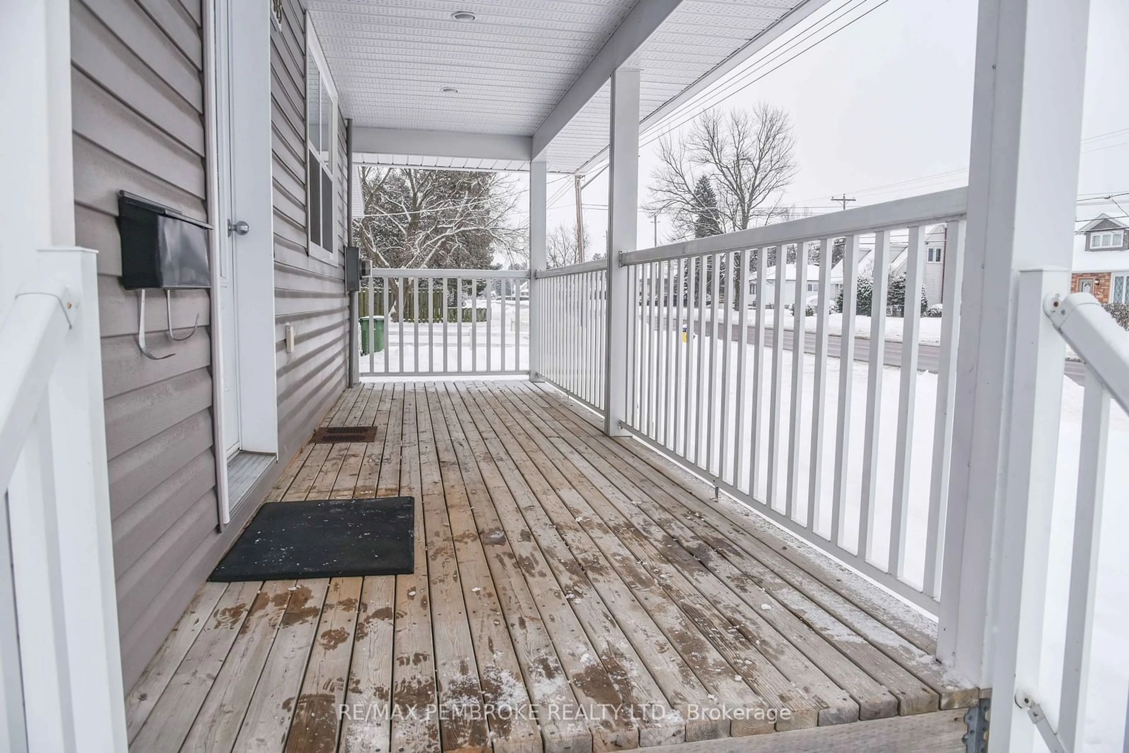 Patio, street for 445 Boundary Rd, Pembroke Ontario K8A 6L2