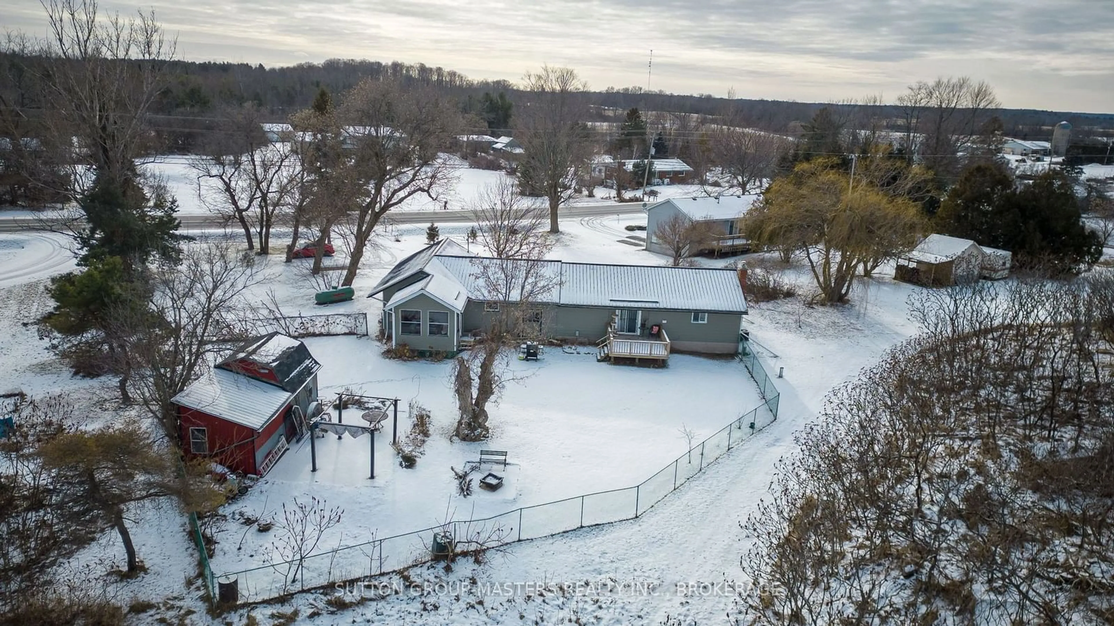 A pic from outside/outdoor area/front of a property/back of a property/a pic from drone, unknown for 2610 RUTLEDGE Rd #A & B, South Frontenac Ontario K0H 2T0