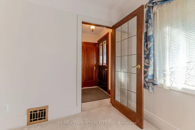 Additional property image - 547 Roxborough Ave