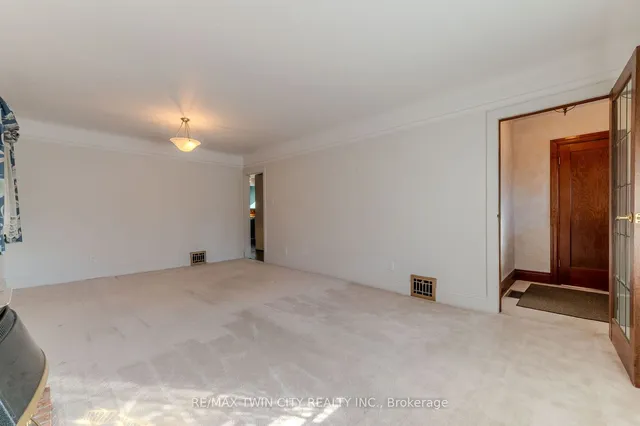 Additional property image - 547 Roxborough Ave