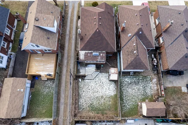 Additional property image - 547 Roxborough Ave