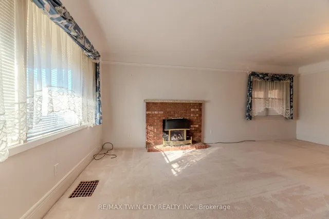 Additional property image - 547 Roxborough Ave