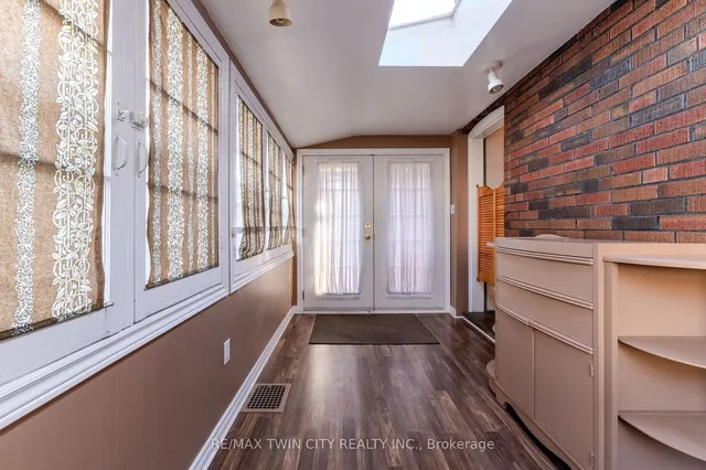 Additional property image - 547 Roxborough Ave