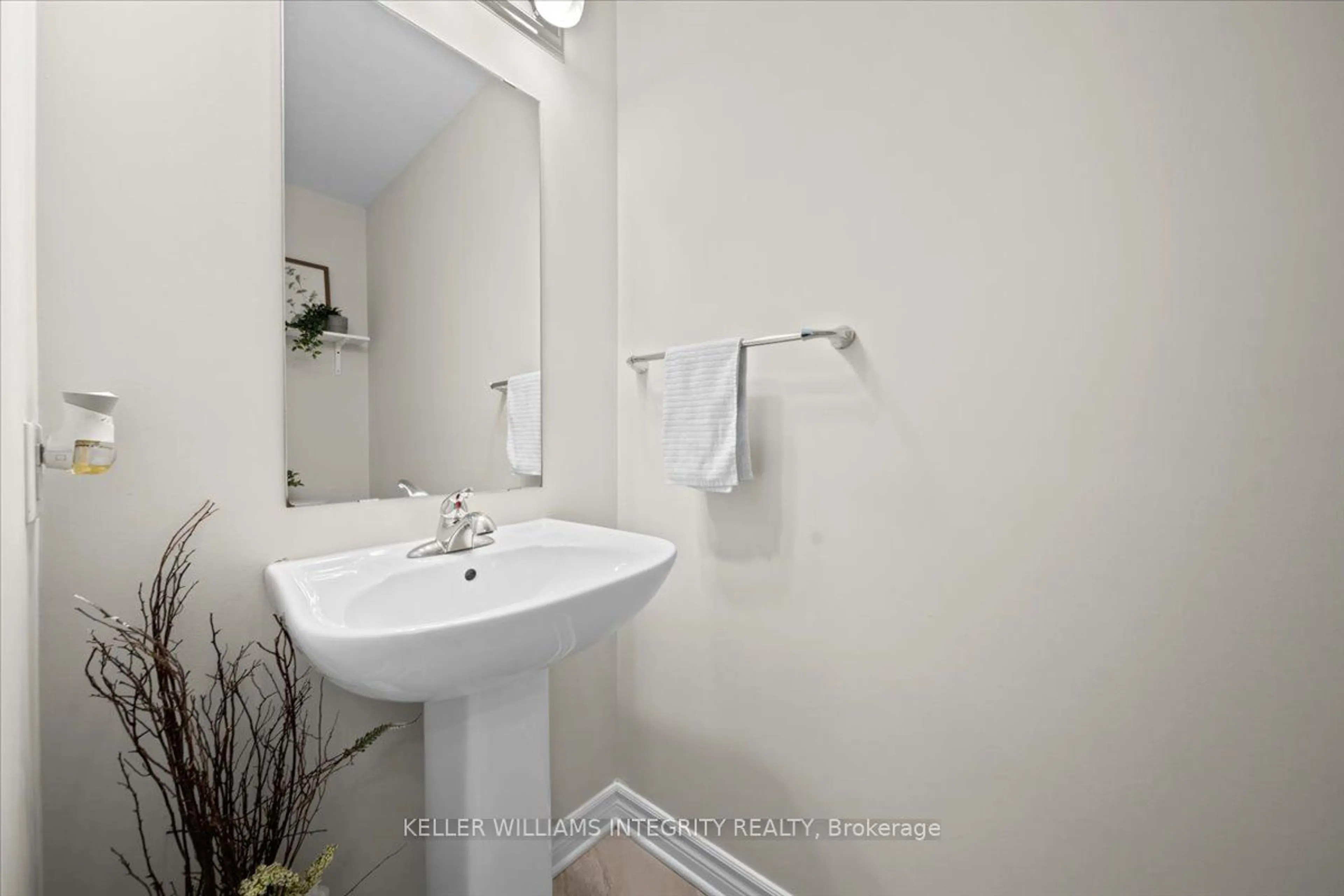 Standard bathroom, ceramic/tile floor for 823 Indica St, Stittsville - Munster - Richmond Ontario K2S 2J8