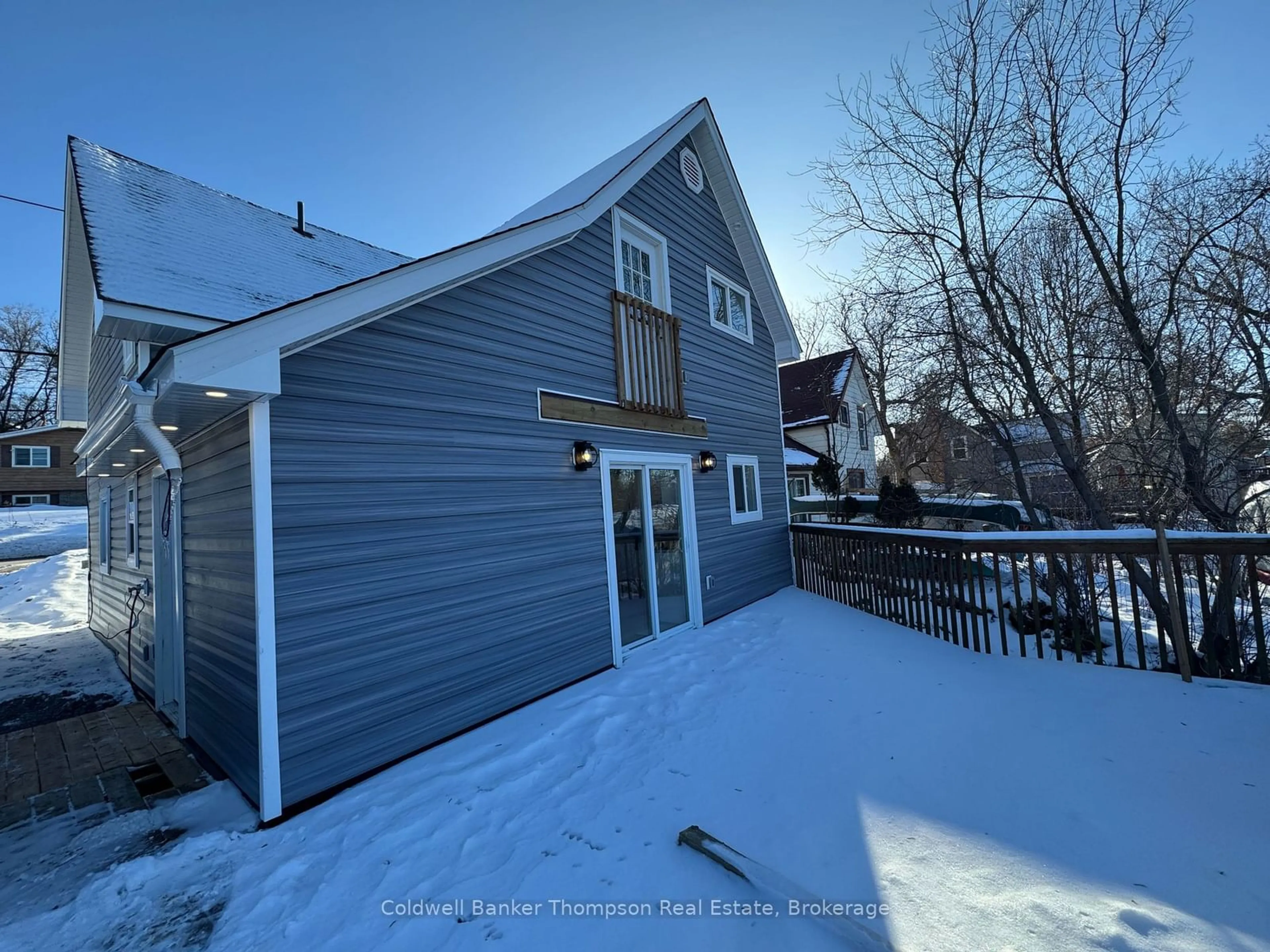 A pic from outside/outdoor area/front of a property/back of a property/a pic from drone, street for 158 Main St, Huntsville Ontario P1H 1X8