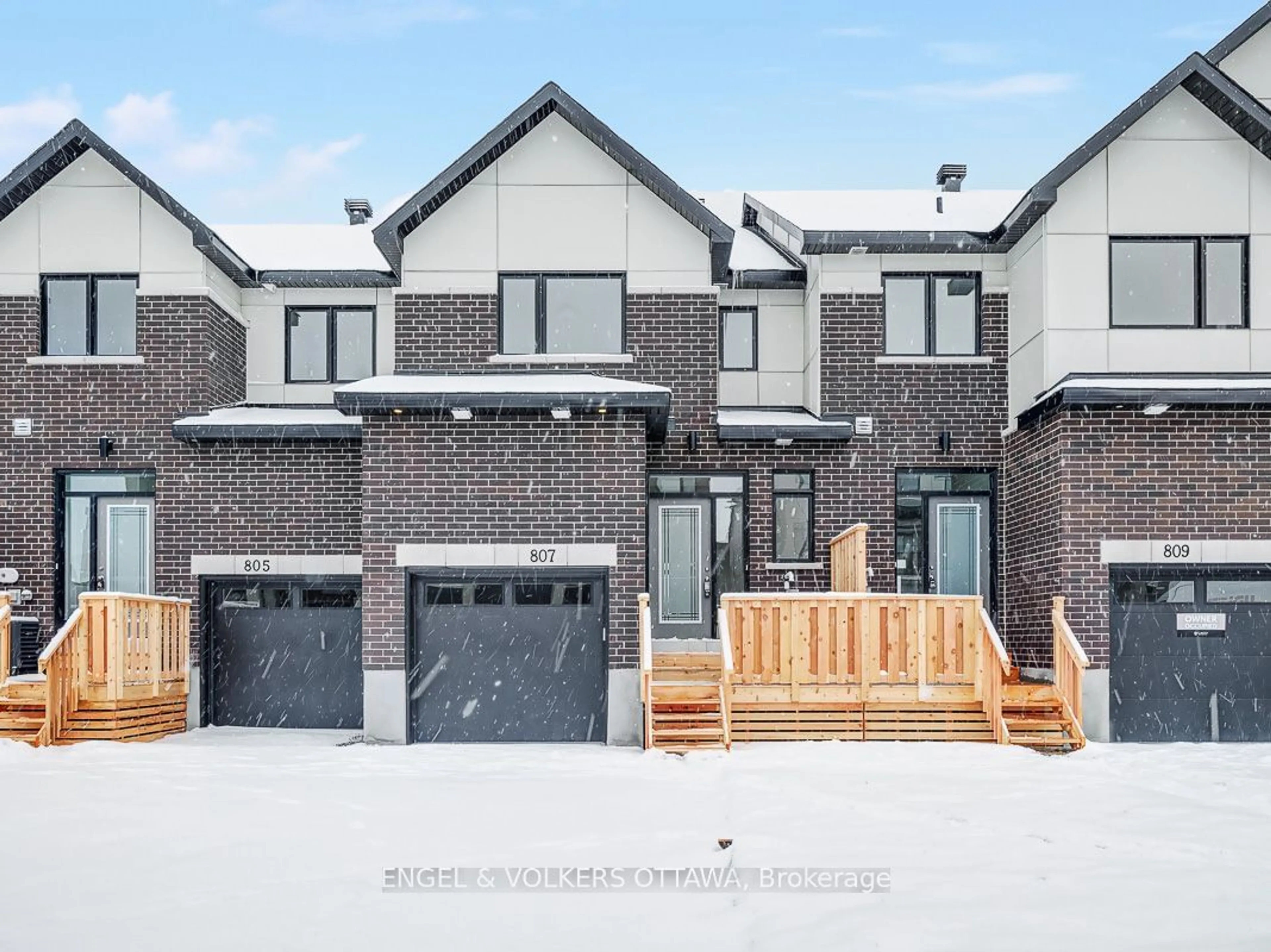 Home with brick exterior material, street for 807 Anciano Cres, Kanata Ontario K2S 2R7