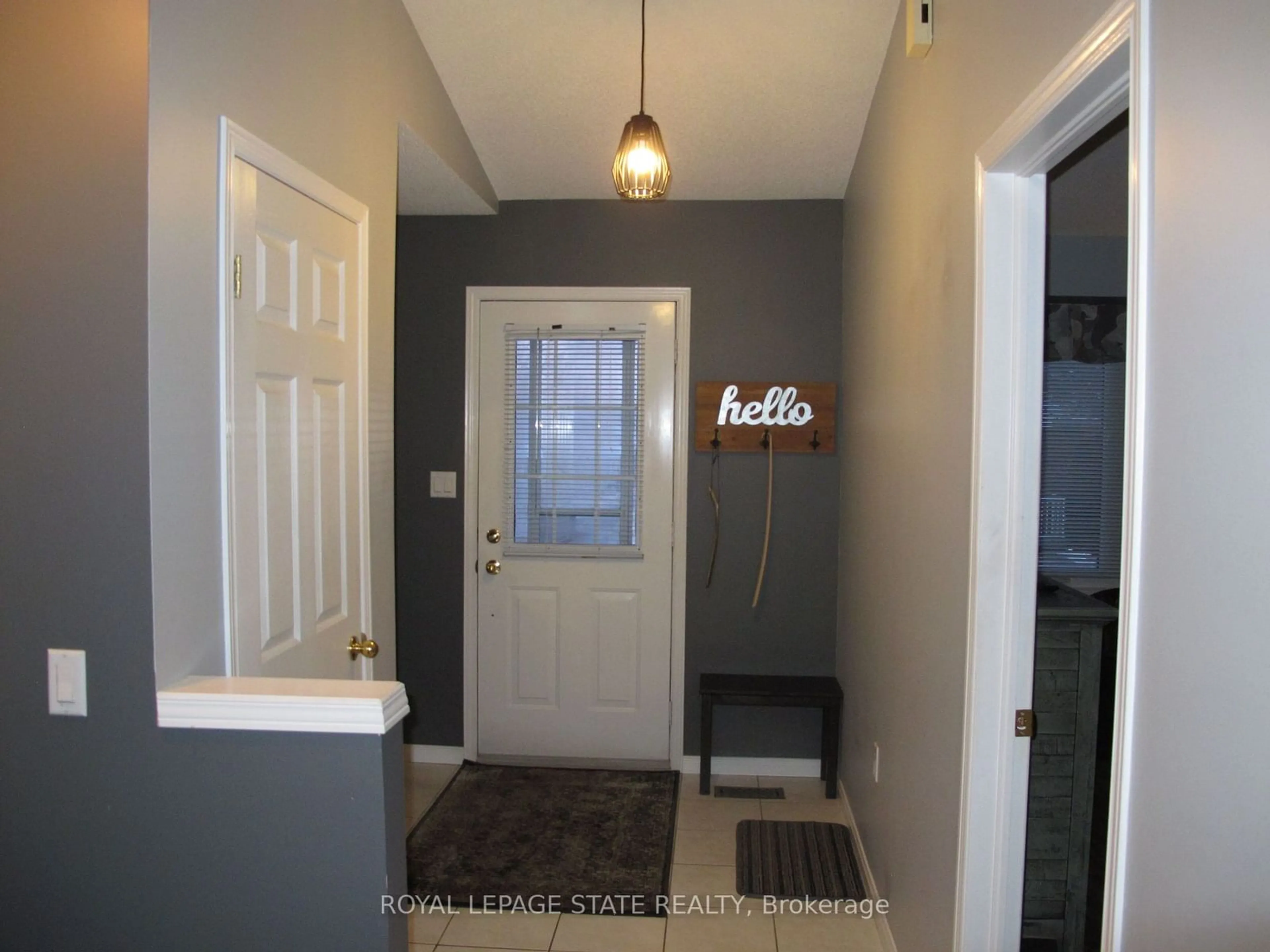 Indoor entryway for 60 Rice Ave #6, Hamilton Ontario L9C 7S3