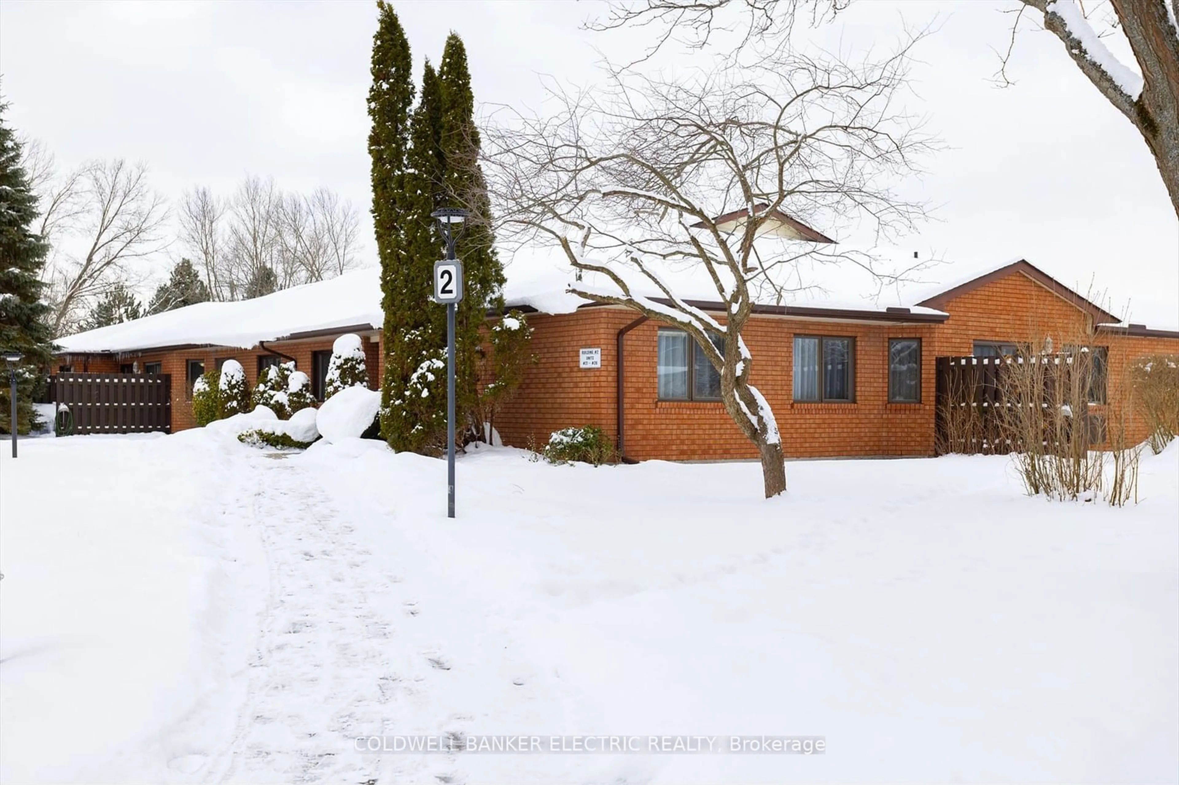 A pic from outside/outdoor area/front of a property/back of a property/a pic from drone, street for 36 Champlain Cres #23, Peterborough Ontario K9L 1T1