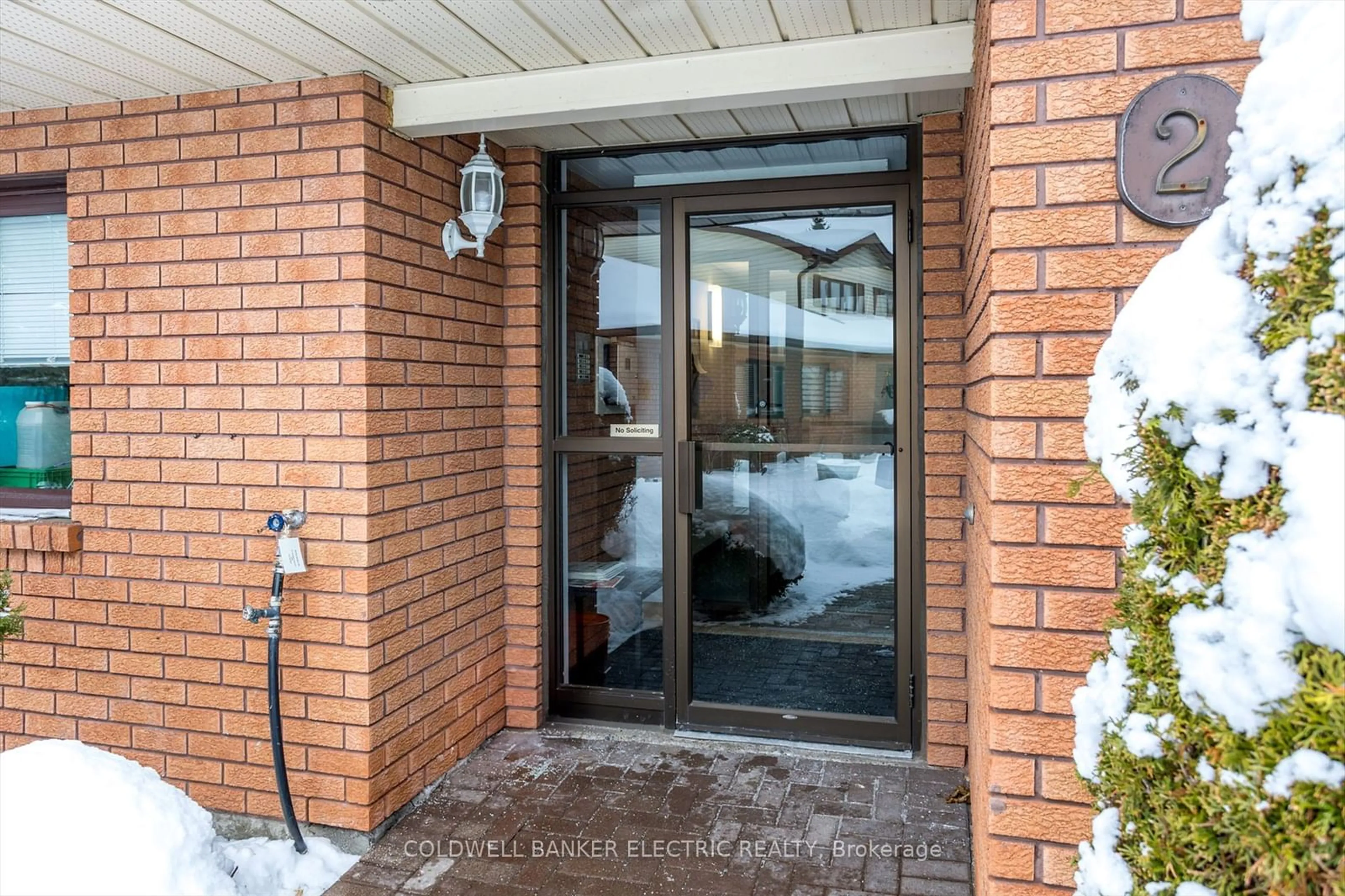 Indoor entryway for 36 Champlain Cres #23, Peterborough Ontario K9L 1T1