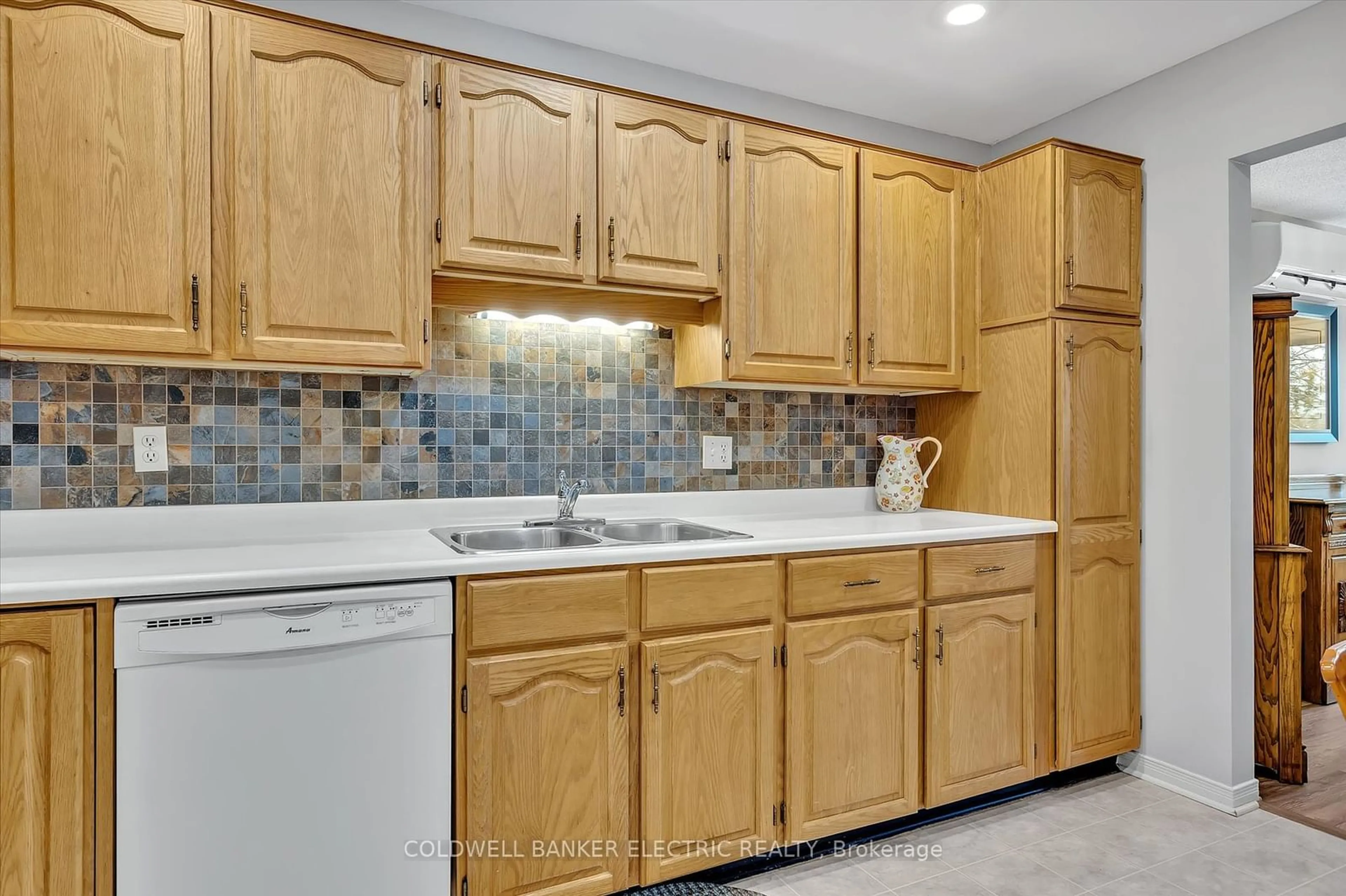 Standard kitchen, ceramic/tile floor for 36 Champlain Cres #23, Peterborough Ontario K9L 1T1