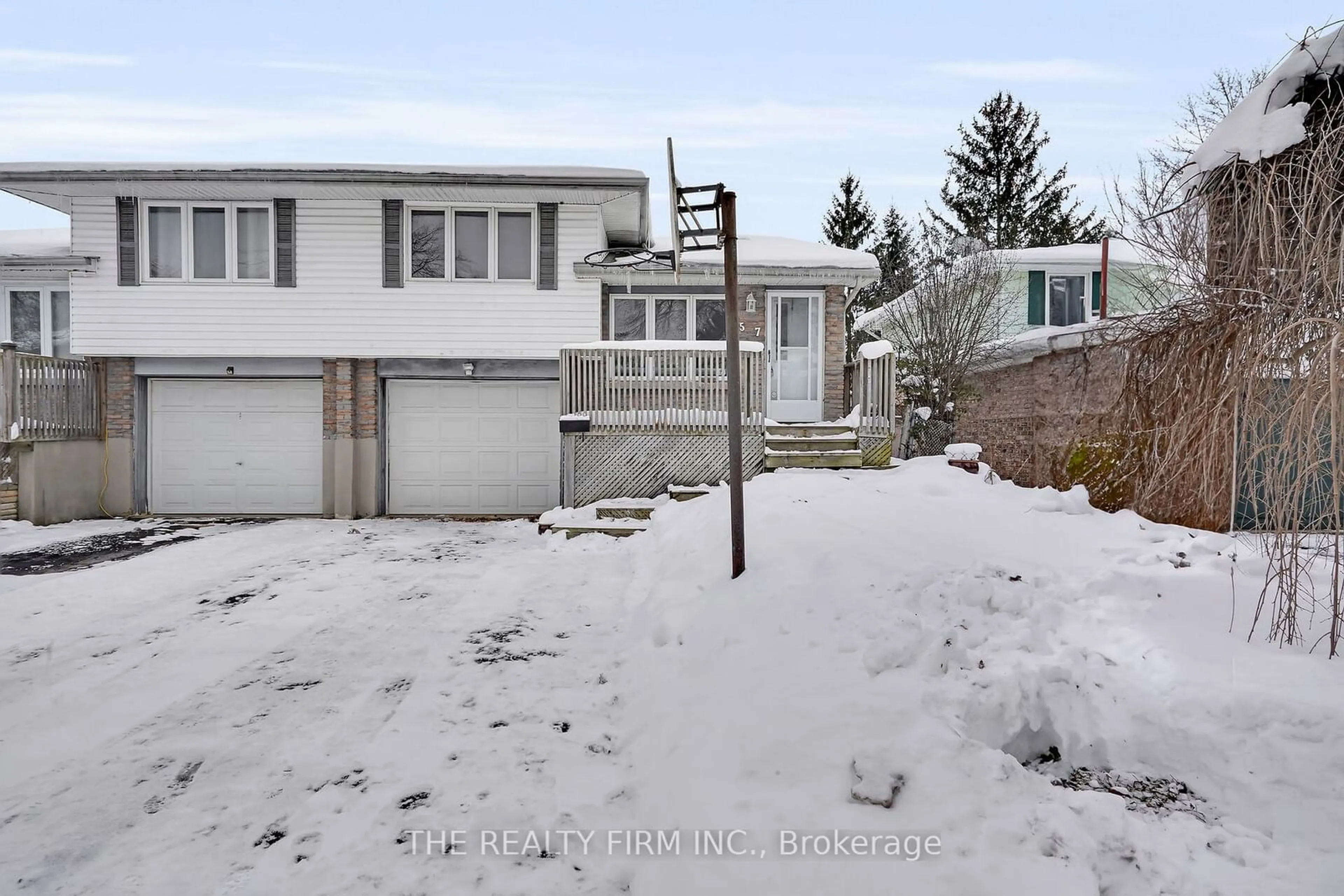 A pic from outside/outdoor area/front of a property/back of a property/a pic from drone, street for 57 Vincent Cres, London Ontario N6C 4X9