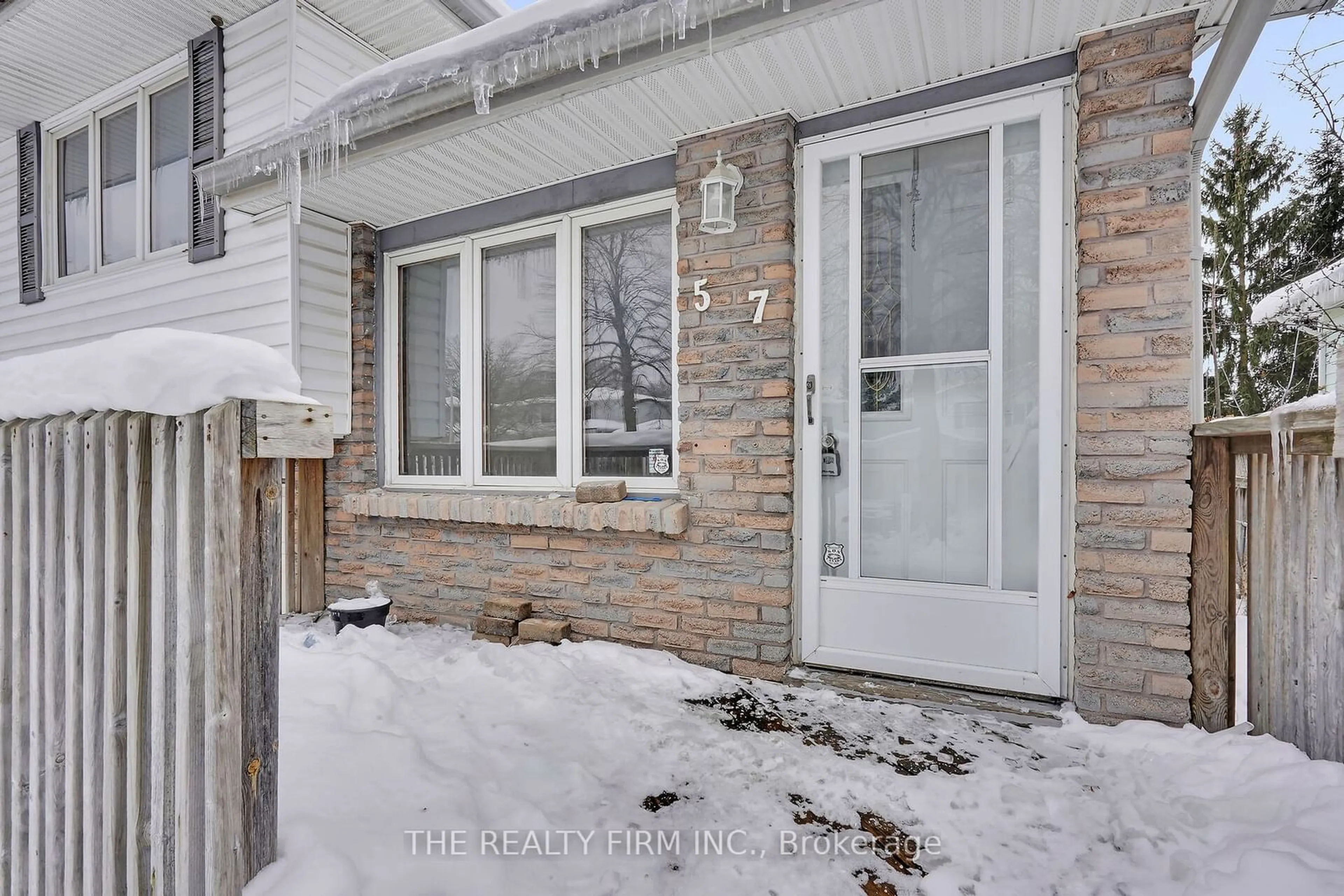 Indoor entryway for 57 Vincent Cres, London Ontario N6C 4X9