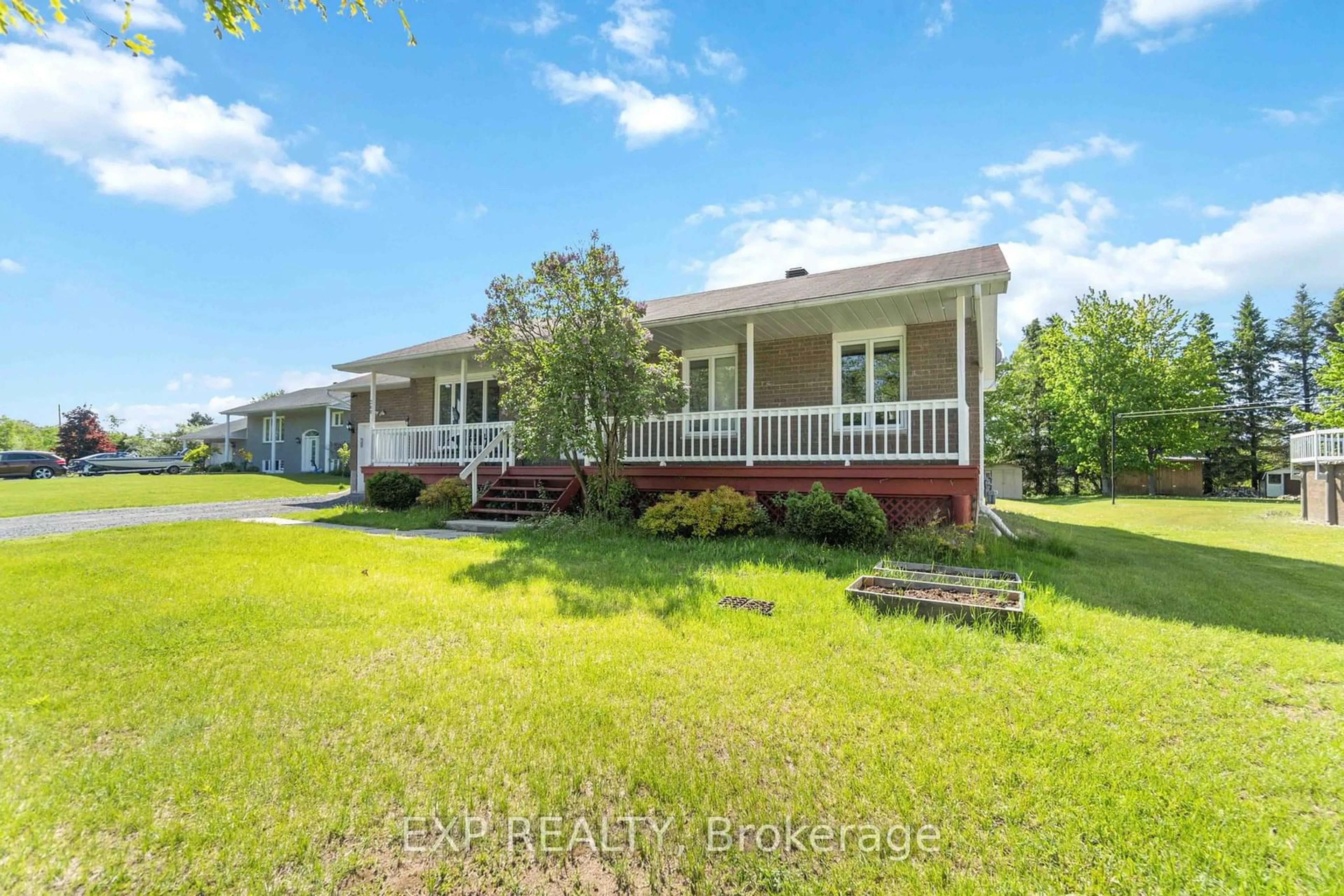 A pic from outside/outdoor area/front of a property/back of a property/a pic from drone, water/lake/river/ocean view for 260 LEVIS St, Clarence-Rockland Ontario K0A 1E0